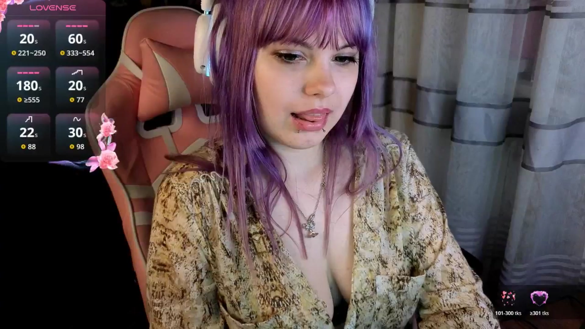 Gallery image thumbnail from LovelyKriss's myfreecams stream on, 04/20/2026, 02:07 image 16 of 20