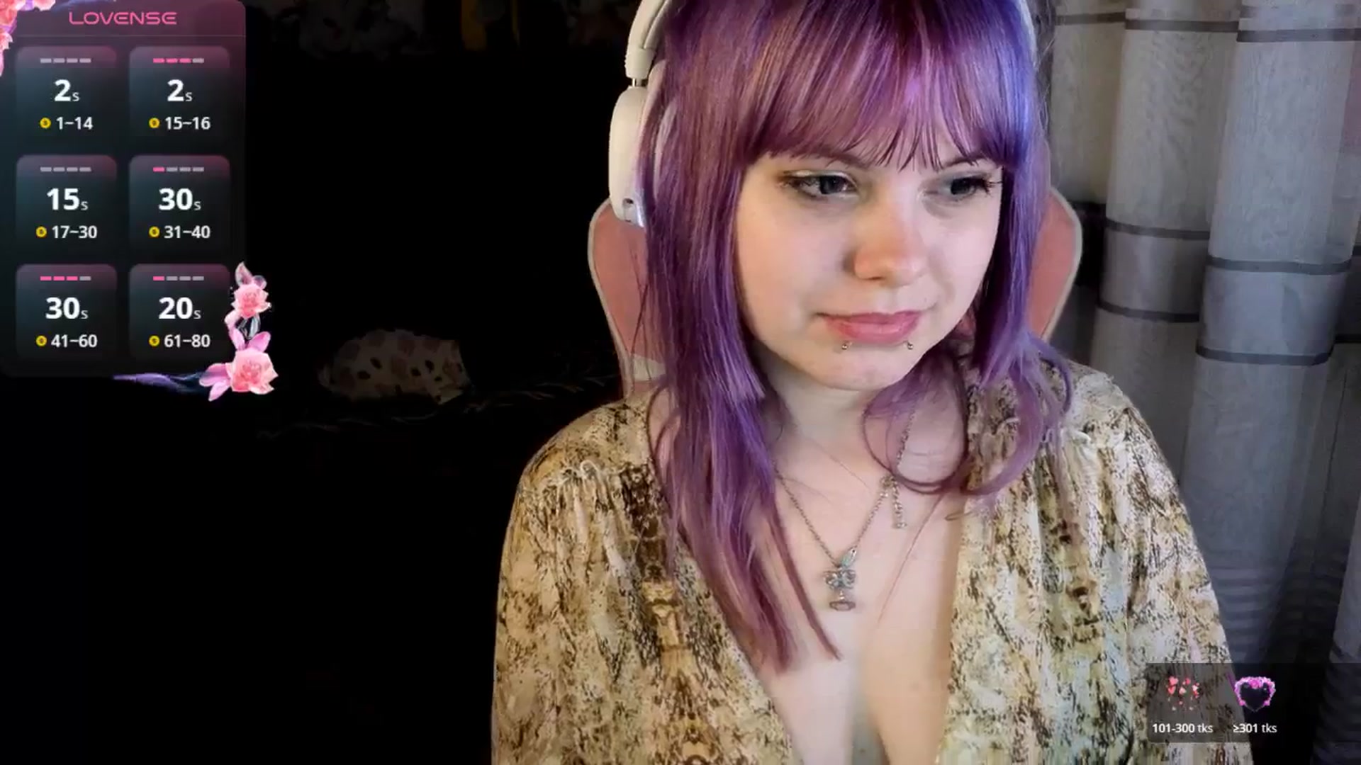 Gallery image thumbnail from LovelyKriss's myfreecams stream on, 04/20/2026, 02:07 image 4 of 20