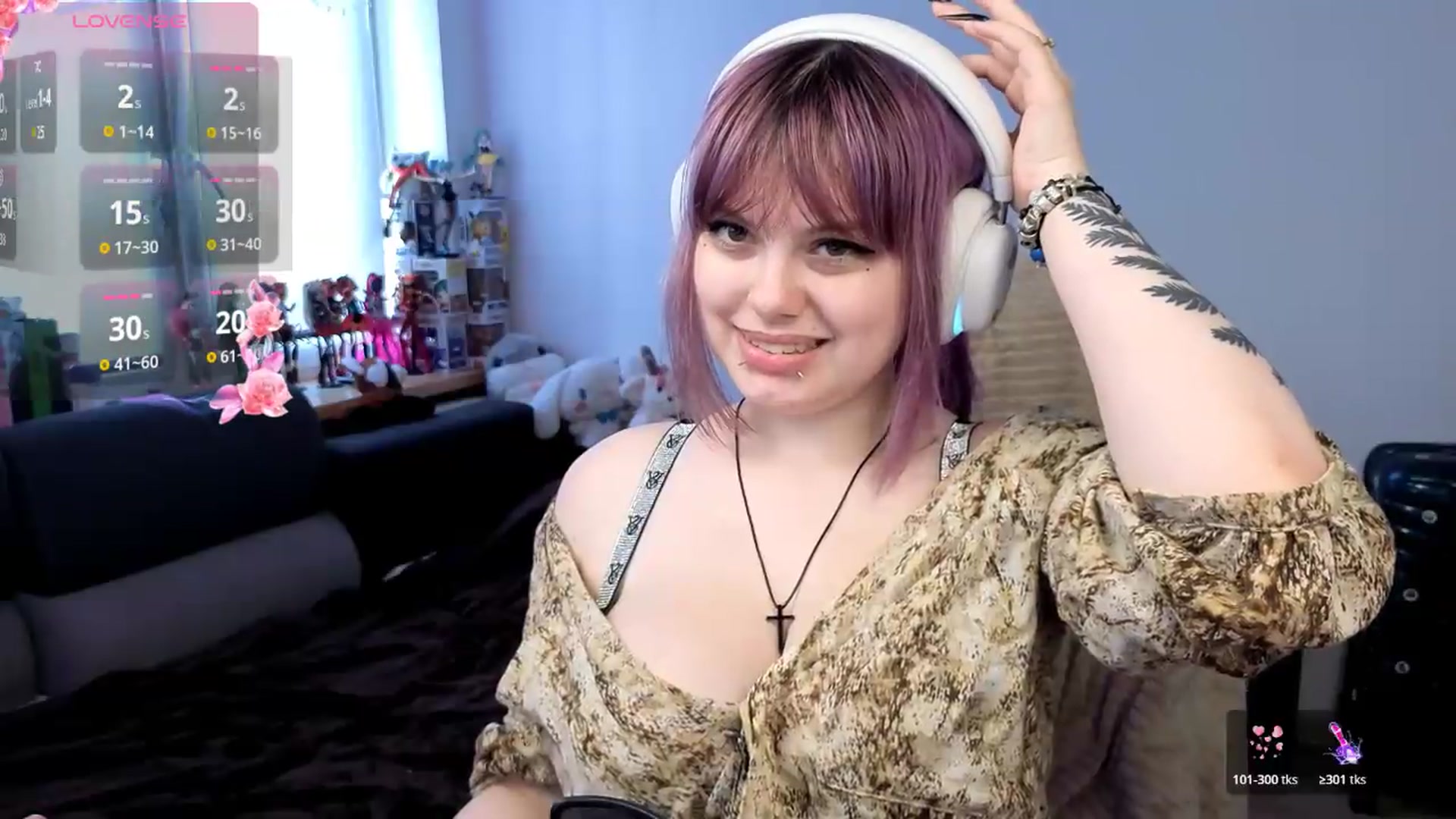 Gallery image thumbnail from LovelyKriss's myfreecams stream on, 08/23/2026, 11:02 image 2 of 20