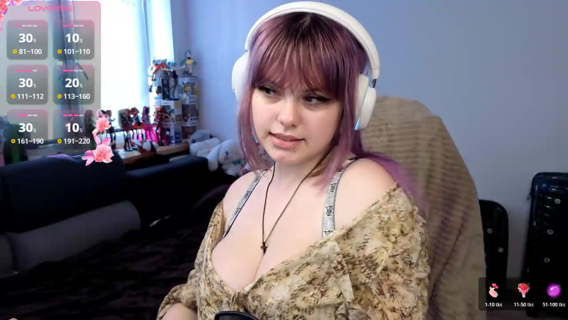 Gallery image thumbnail from LovelyKriss's myfreecams stream on, 08/23/2026, 11:02 image 4 of 20