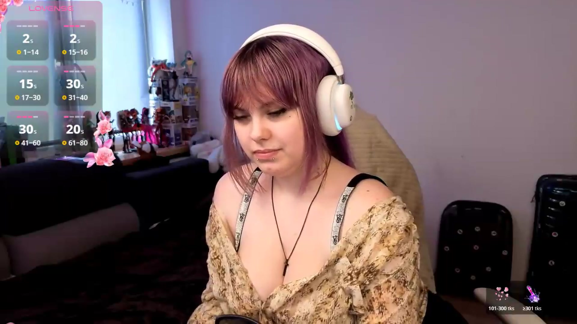 Gallery image thumbnail from LovelyKriss's myfreecams stream on, 08/23/2026, 11:02 image 15 of 20