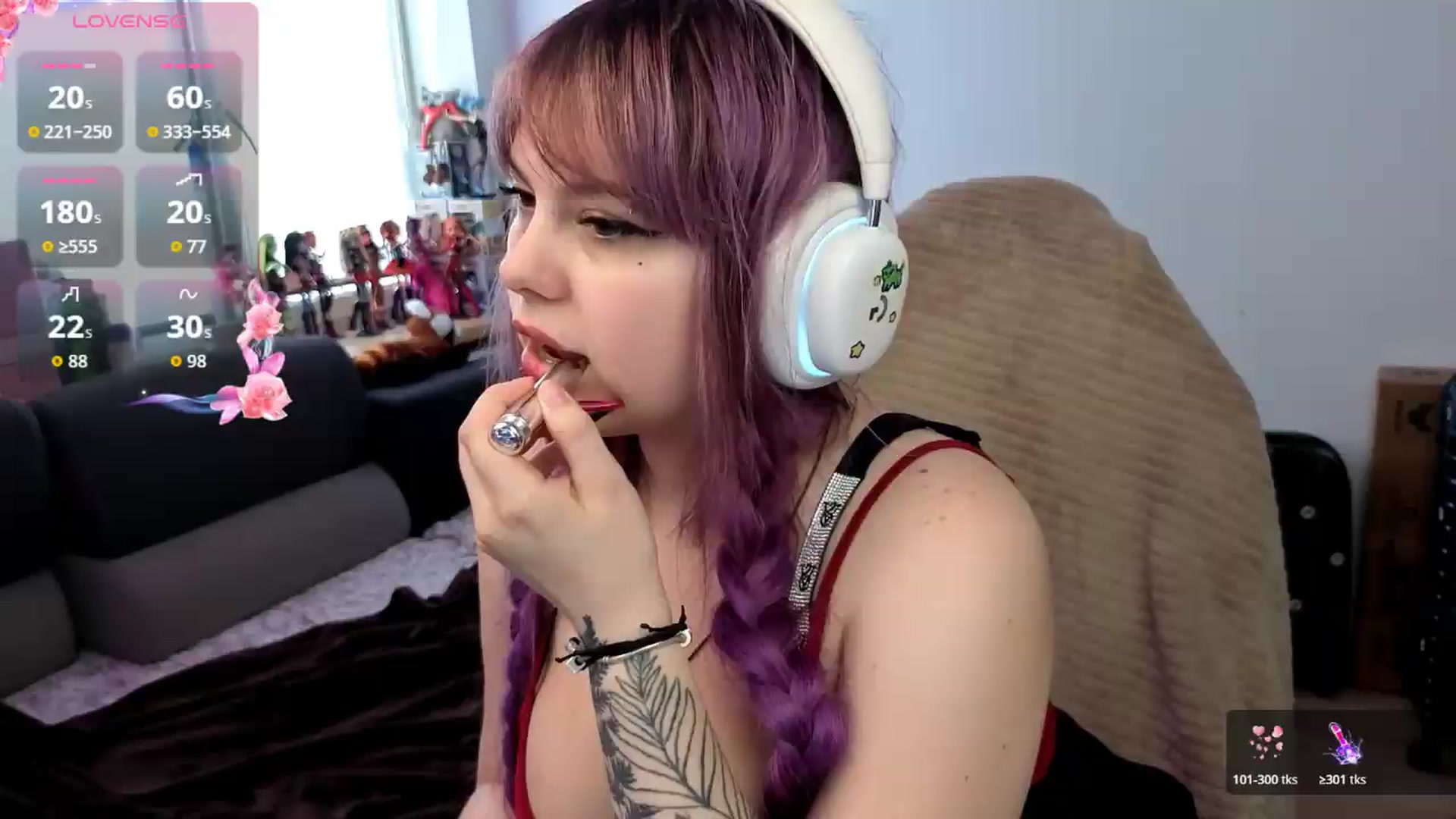 Gallery image thumbnail from LovelyKriss's myfreecams stream on, 08/24/2026, 09:03 image 6 of 20
