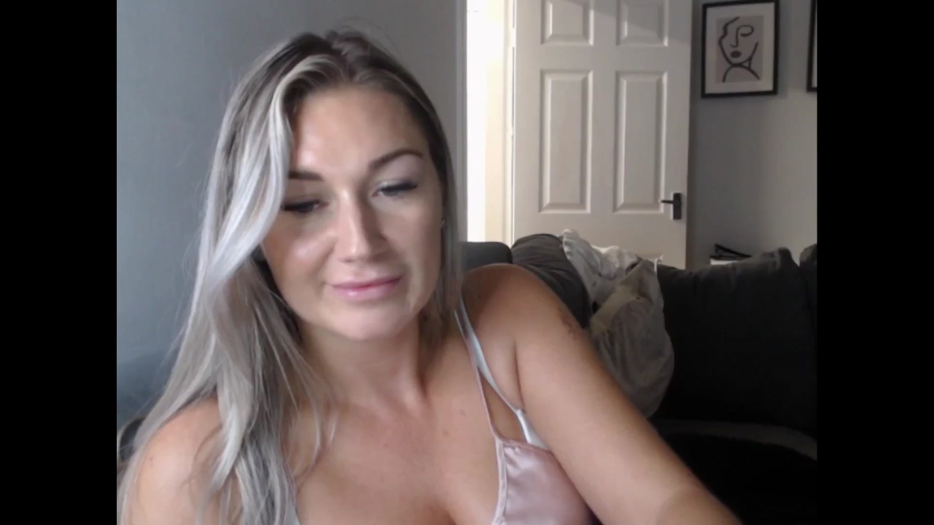 Gallery image thumbnail from LovelyLucy25's myfreecams stream on, 09/14/2024, 21:12 image 15 of 20