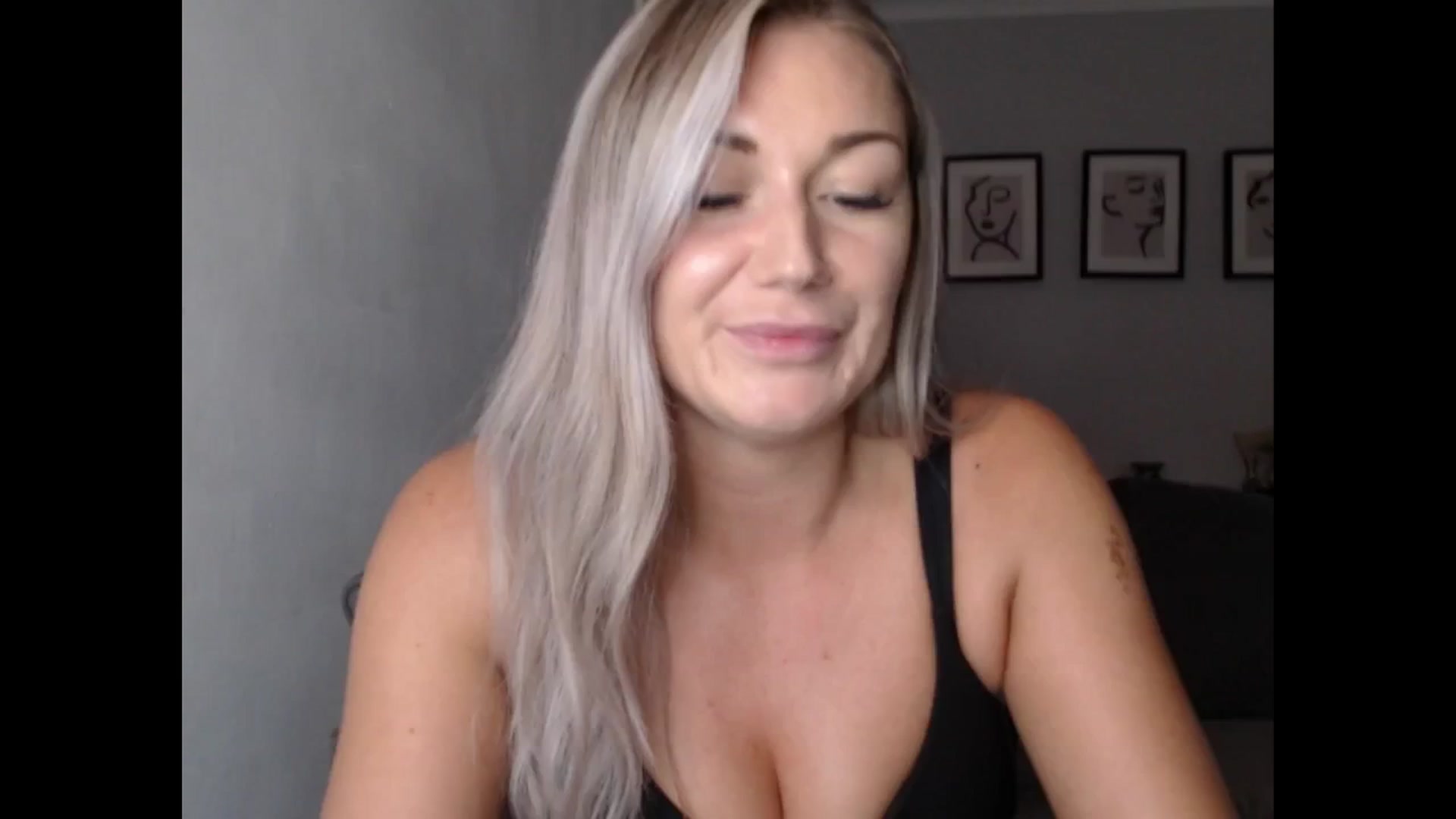 Gallery image thumbnail from LovelyLucy25's myfreecams stream on, 09/19/2024, 18:16 image 16 of 20