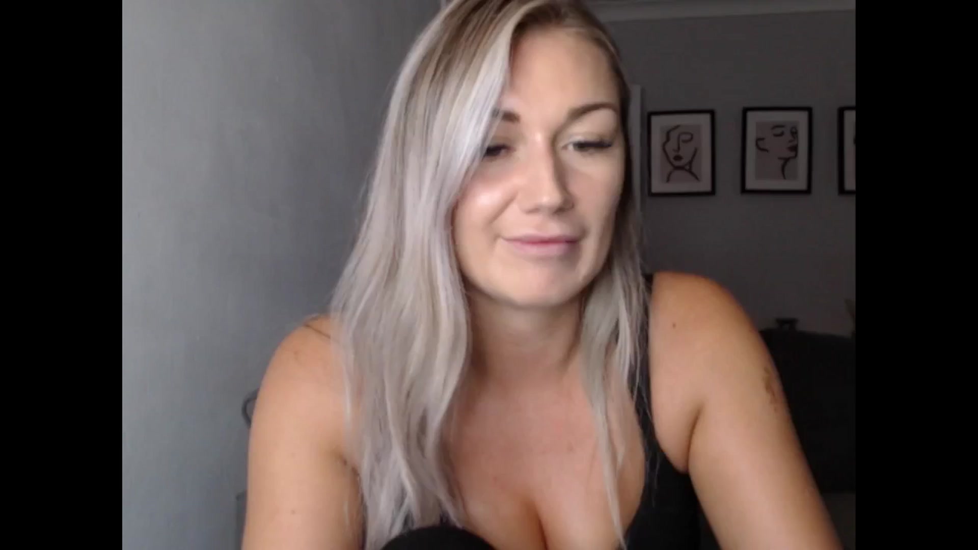 Gallery image thumbnail from LovelyLucy25's myfreecams stream on, 09/19/2024, 18:16 image 10 of 20