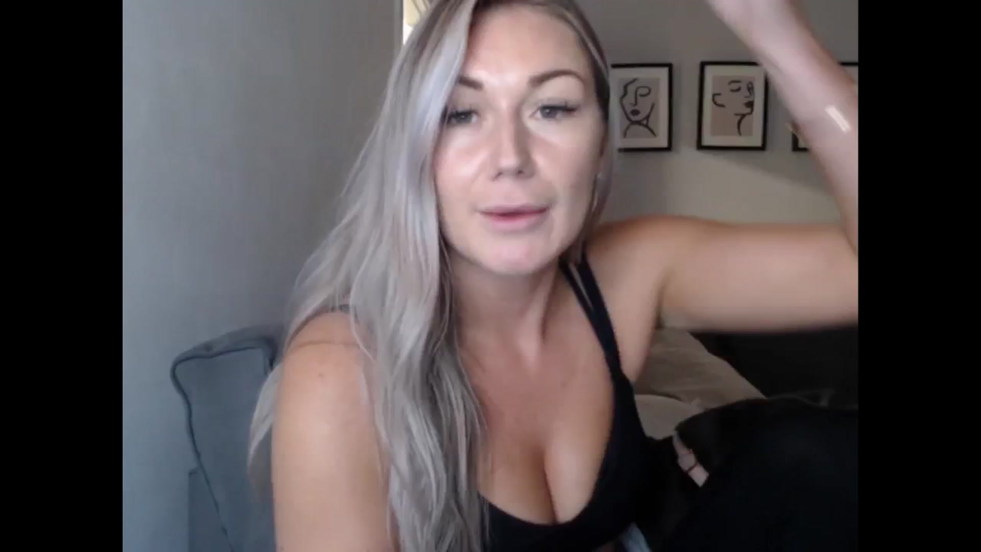 Gallery image thumbnail from LovelyLucy25's myfreecams stream on, 09/19/2024, 19:17 image 2 of 20