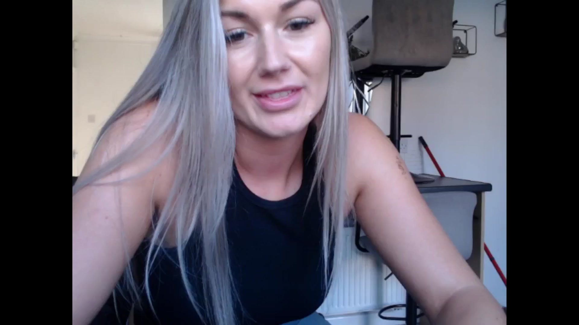 Gallery image thumbnail from LovelyLucy25's myfreecams stream on, 09/20/2024, 16:51 image 2 of 20