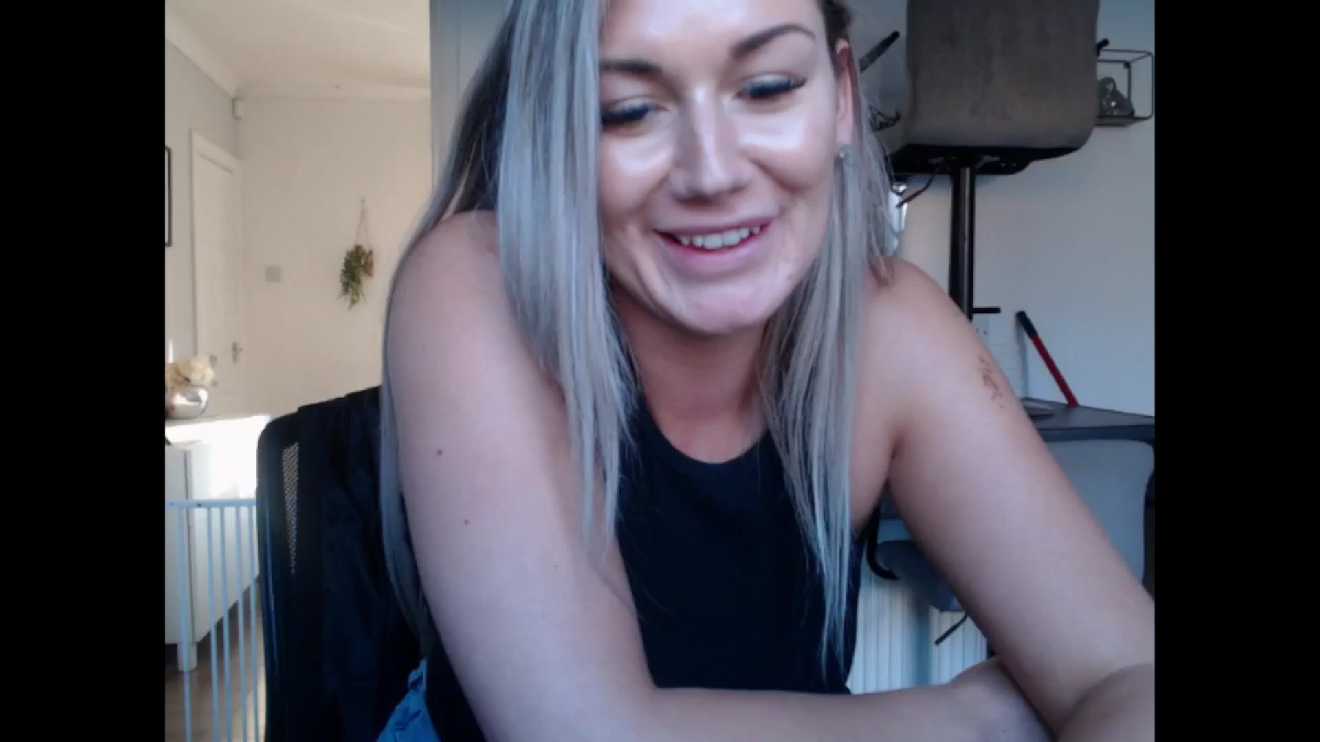 Gallery image thumbnail from LovelyLucy25's myfreecams stream on, 09/20/2024, 16:51 image 20 of 20