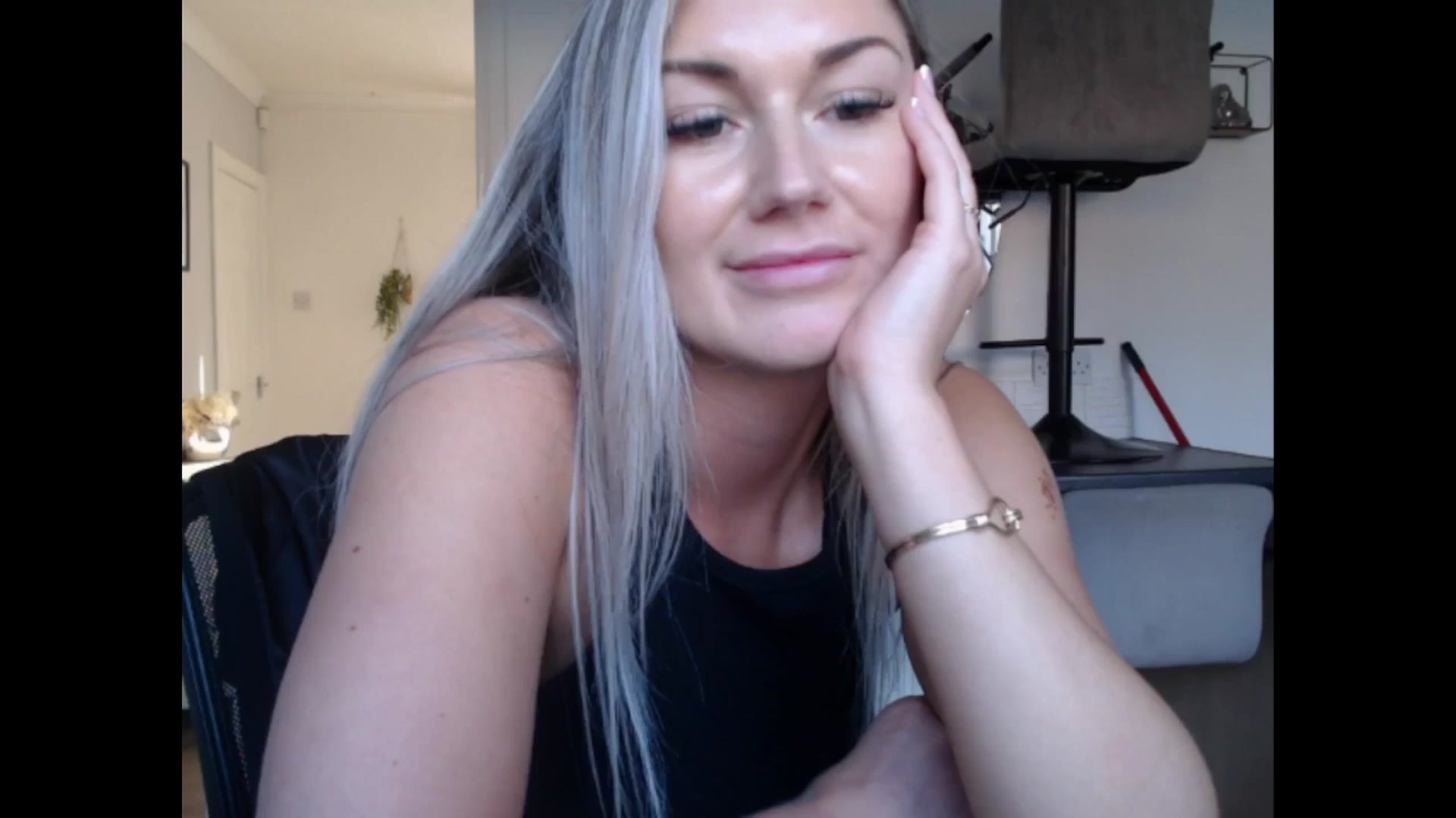 Gallery image thumbnail from LovelyLucy25's myfreecams stream on, 09/20/2024, 16:51 image 10 of 20
