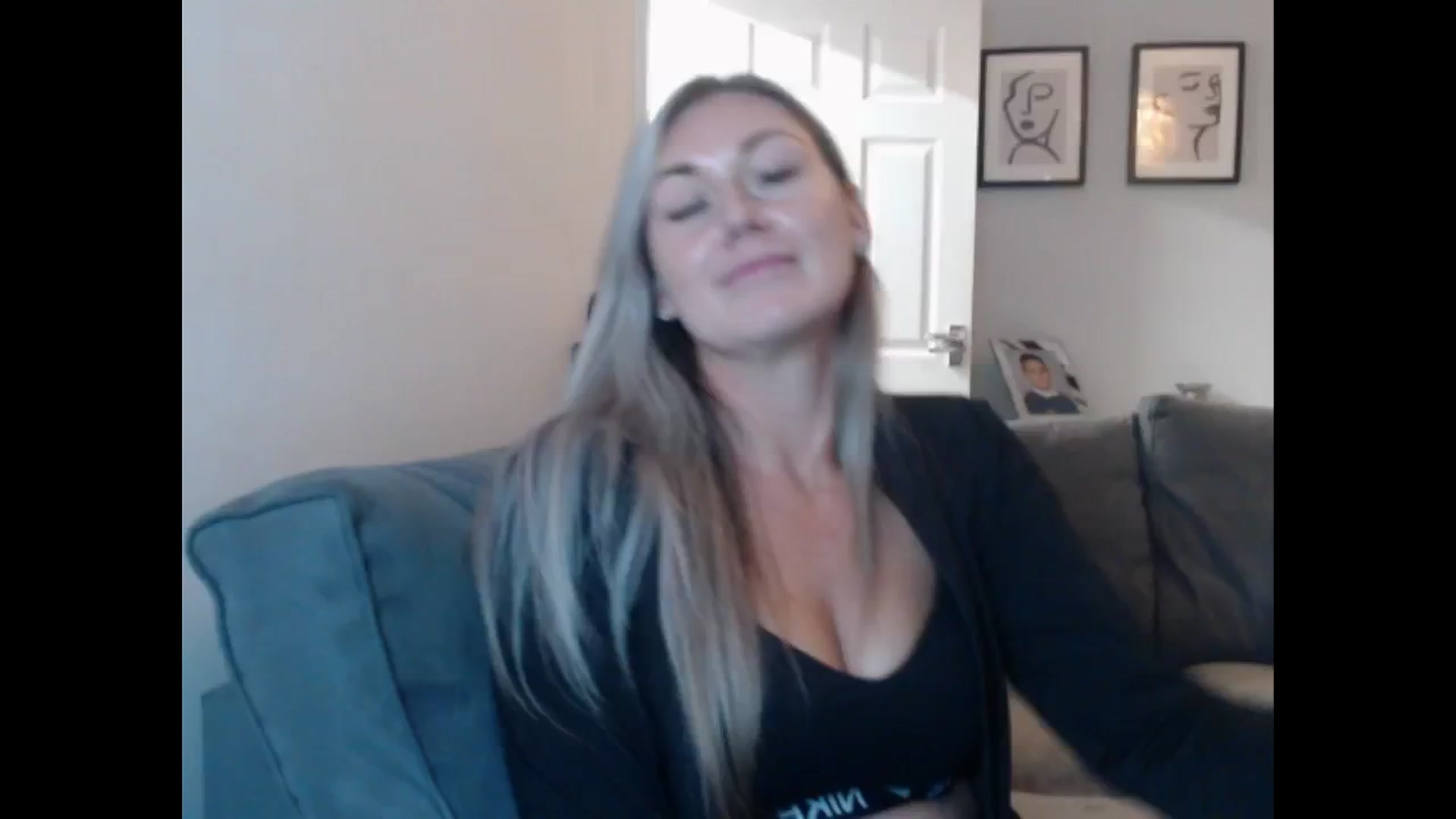 Gallery image thumbnail from LovelyLucy25's myfreecams stream on, 09/24/2024, 20:33 image 19 of 20