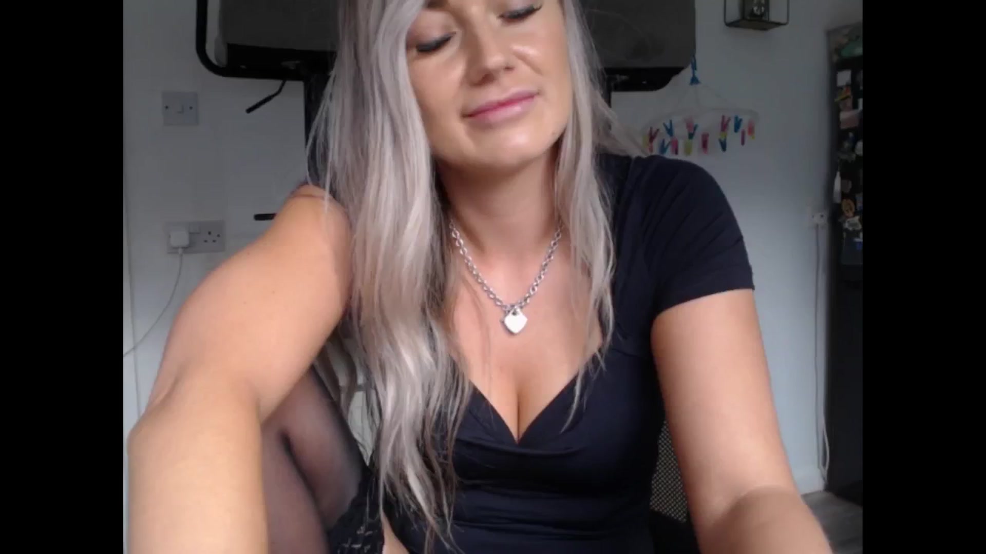 Gallery image thumbnail from LovelyLucy25's myfreecams stream on, 10/03/2024, 09:57 image 5 of 20