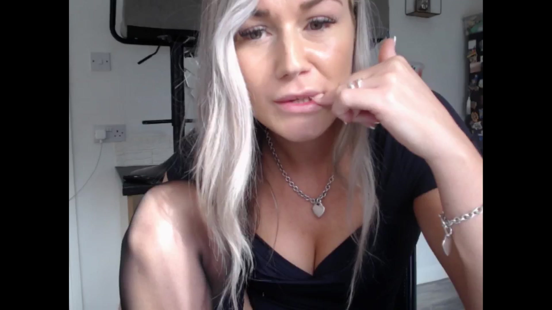 Gallery image thumbnail from LovelyLucy25's myfreecams stream on, 10/03/2024, 09:57 image 1 of 20
