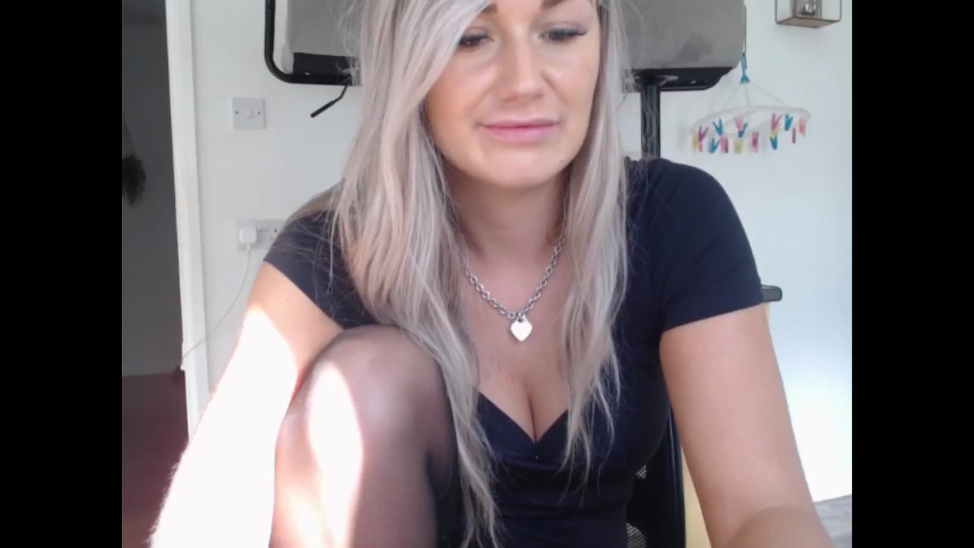 Gallery image thumbnail from LovelyLucy25's myfreecams stream on, 10/03/2024, 09:57 image 15 of 20