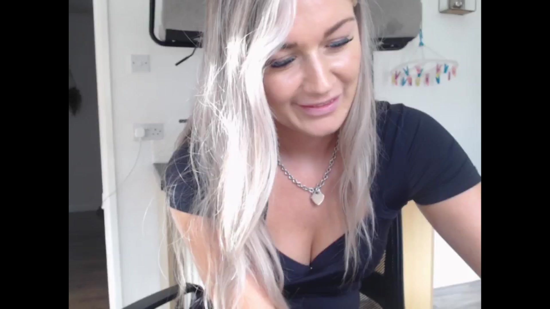 Gallery image thumbnail from LovelyLucy25's myfreecams stream on, 10/03/2024, 09:57 image 11 of 20
