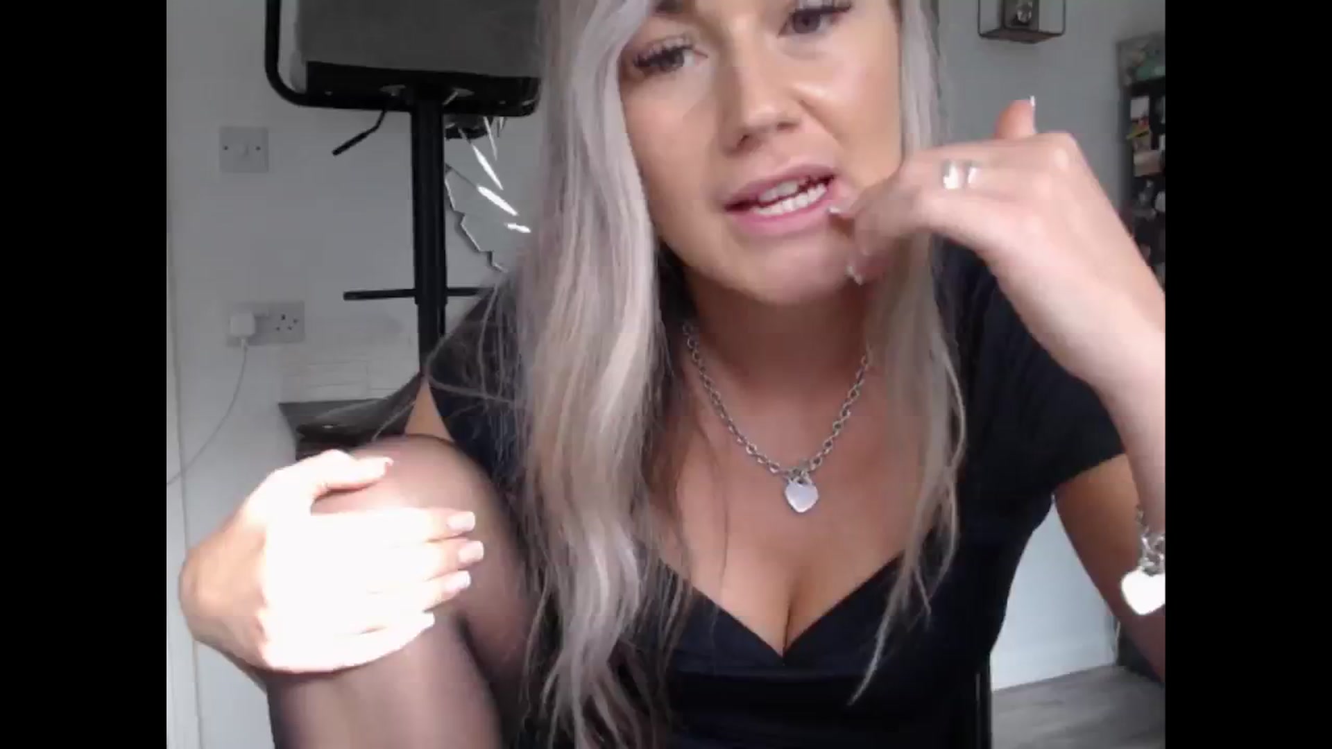 Gallery image thumbnail from LovelyLucy25's myfreecams stream on, 10/03/2024, 09:57 image 4 of 20
