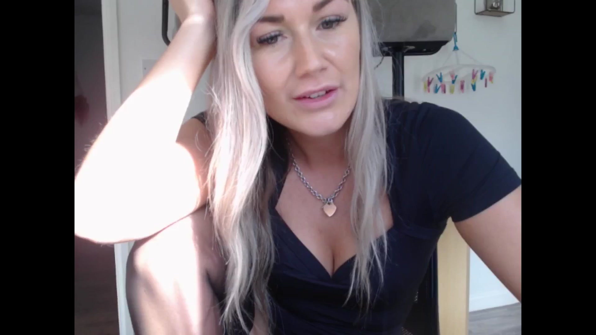 Gallery image thumbnail from LovelyLucy25's myfreecams stream on, 10/03/2024, 09:57 image 13 of 20