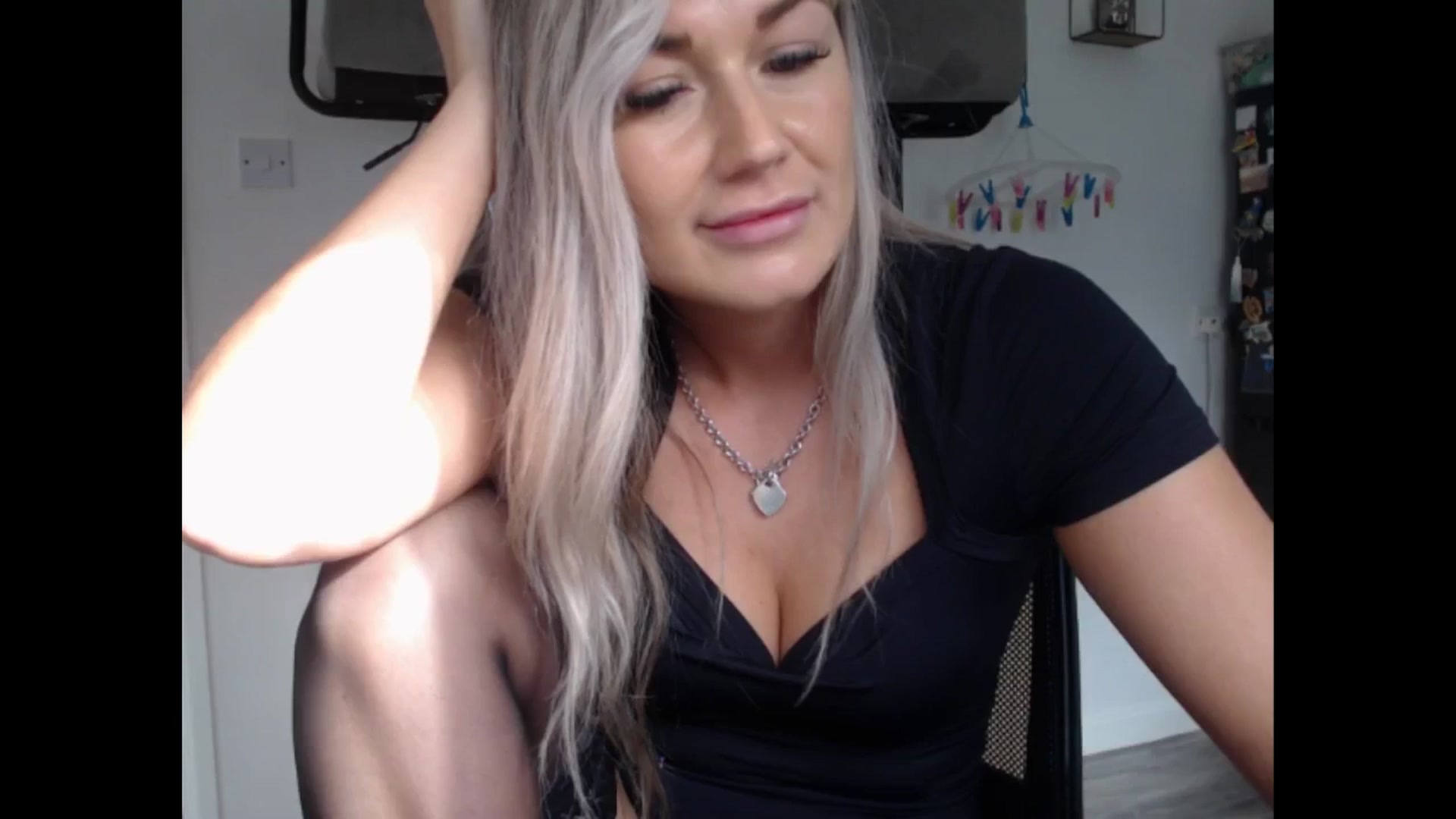 Gallery image thumbnail from LovelyLucy25's myfreecams stream on, 10/03/2024, 09:57 image 3 of 20