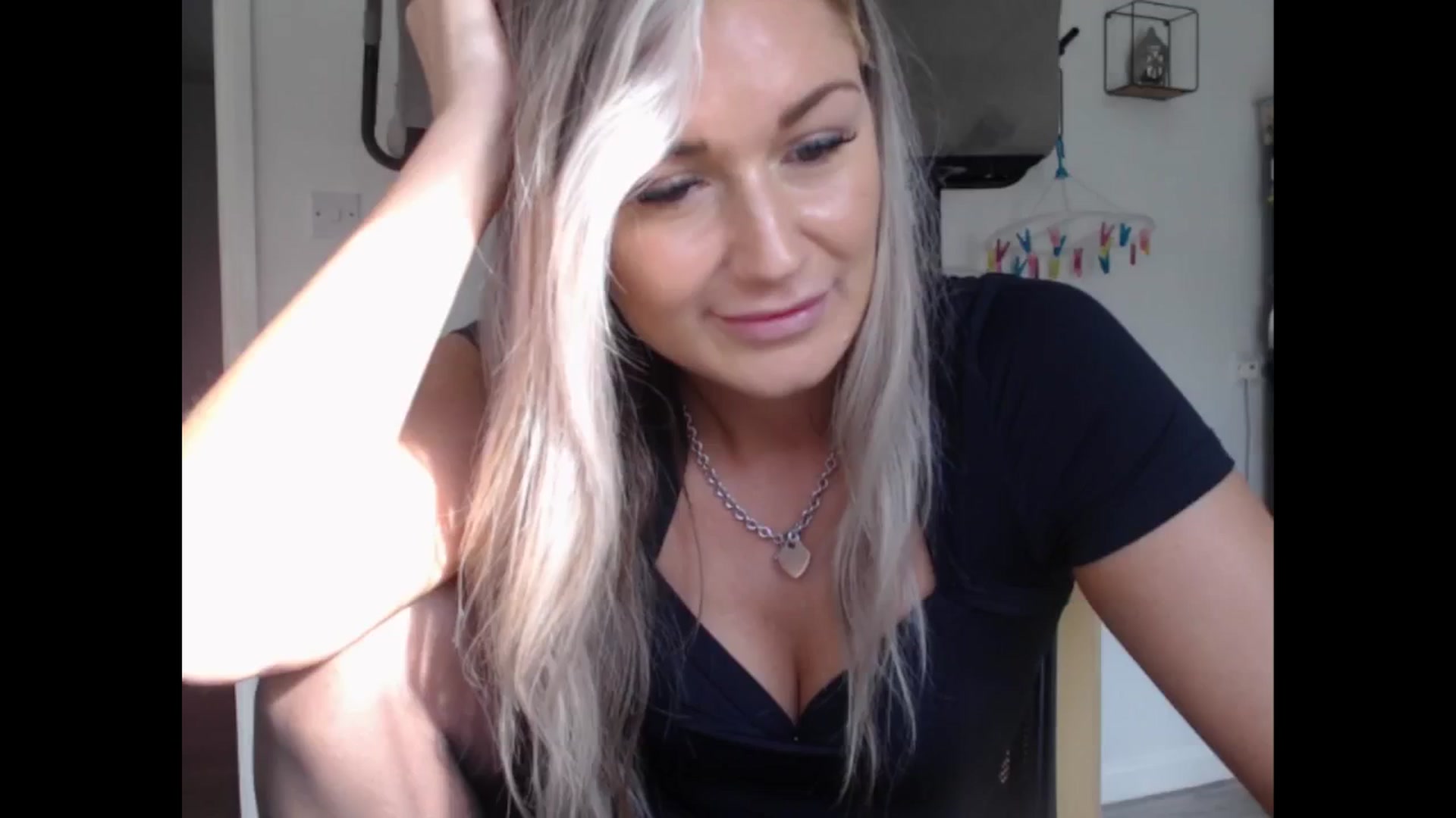Gallery image thumbnail from LovelyLucy25's myfreecams stream on, 10/03/2024, 09:57 image 17 of 20