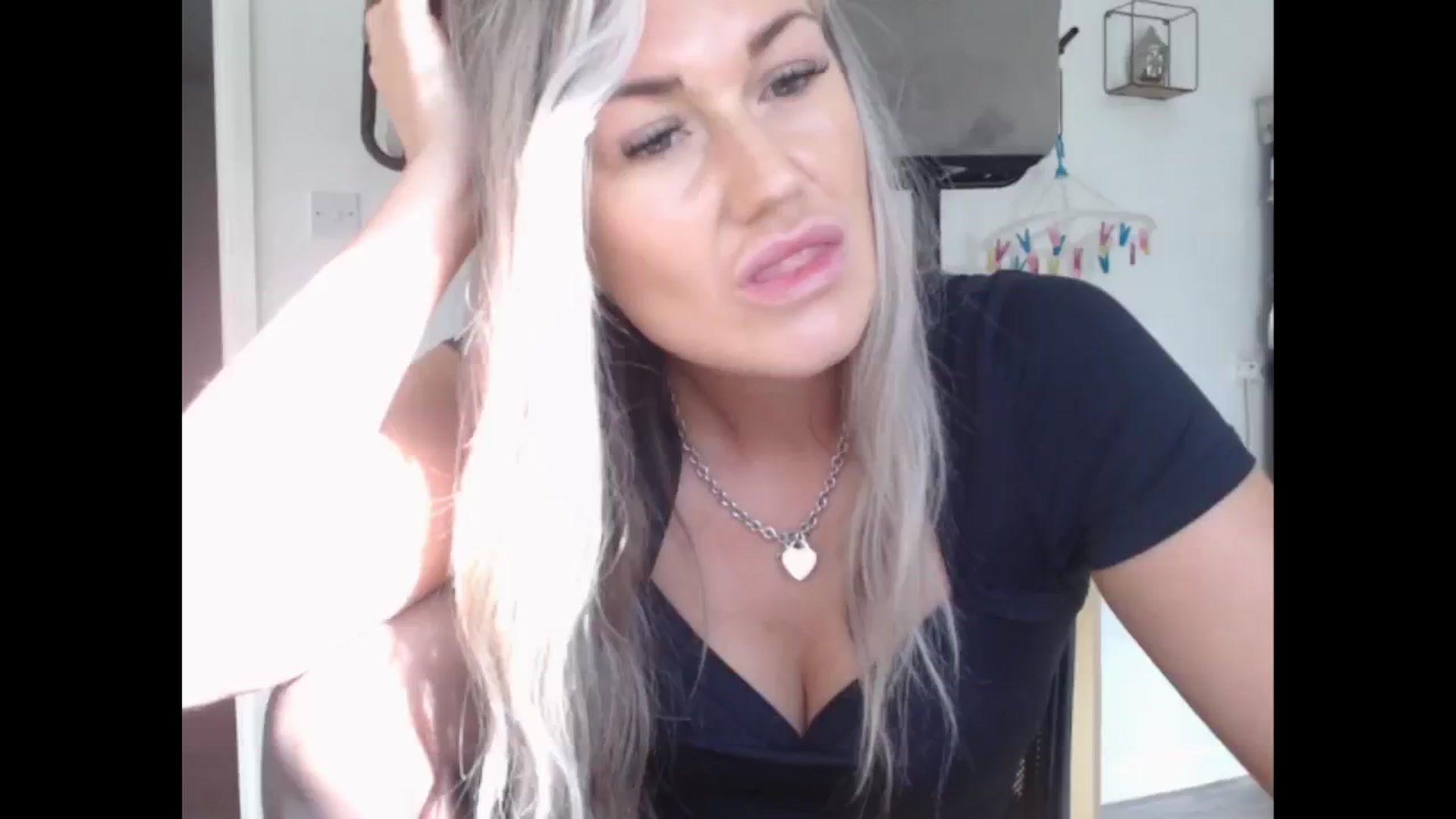 Gallery image thumbnail from LovelyLucy25's myfreecams stream on, 10/03/2024, 09:57 image 19 of 20