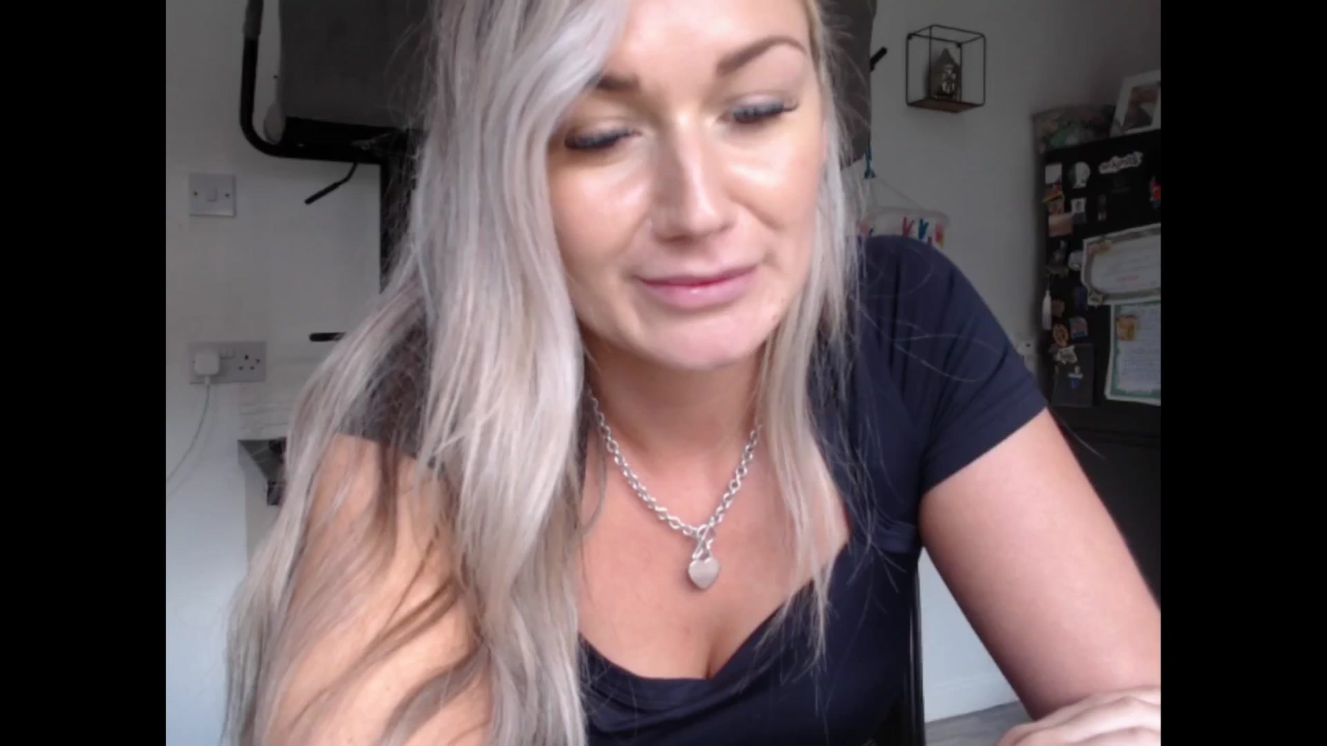 Gallery image thumbnail from LovelyLucy25's myfreecams stream on, 10/03/2024, 11:29 image 8 of 20