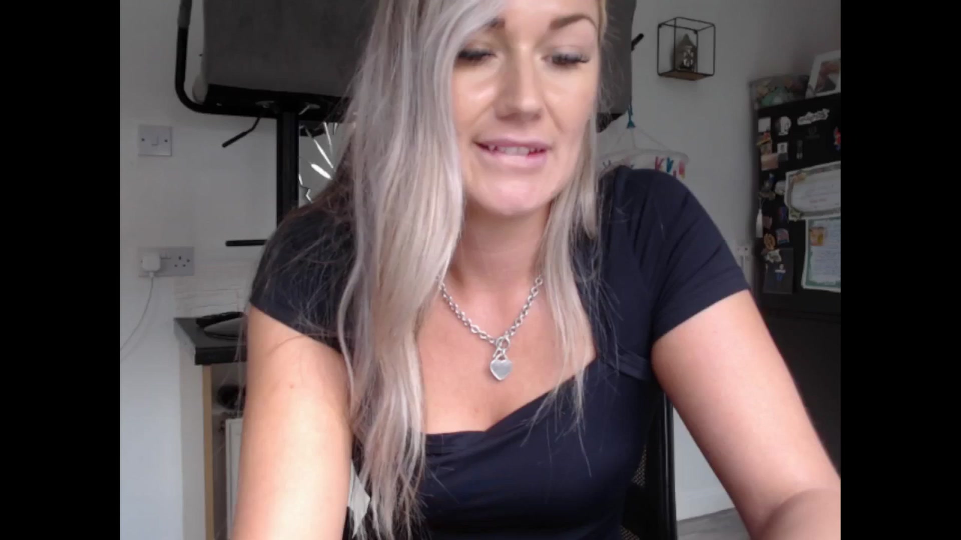 Gallery image thumbnail from LovelyLucy25's myfreecams stream on, 10/03/2024, 11:29 image 14 of 20