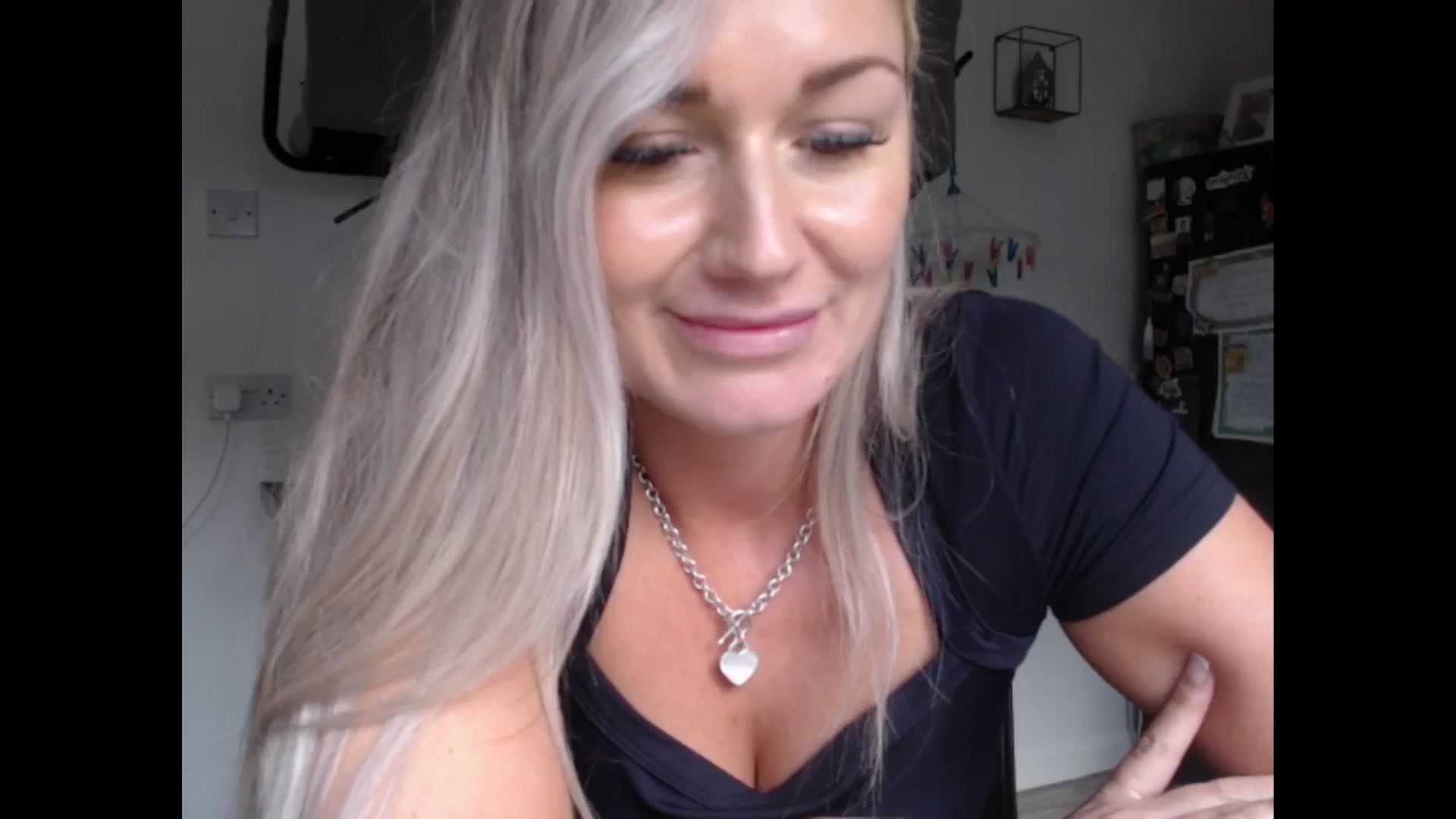 Gallery image thumbnail from LovelyLucy25's myfreecams stream on, 10/03/2024, 11:29 image 12 of 20