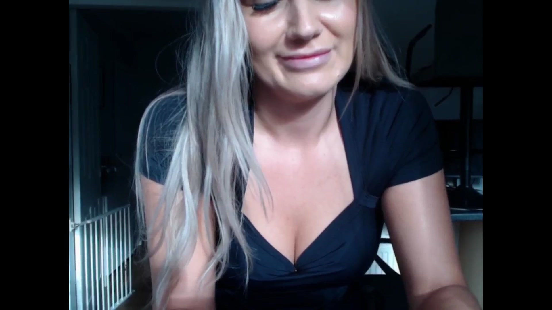 Gallery image thumbnail from LovelyLucy25's myfreecams stream on, 10/10/2024, 09:09 image 19 of 20