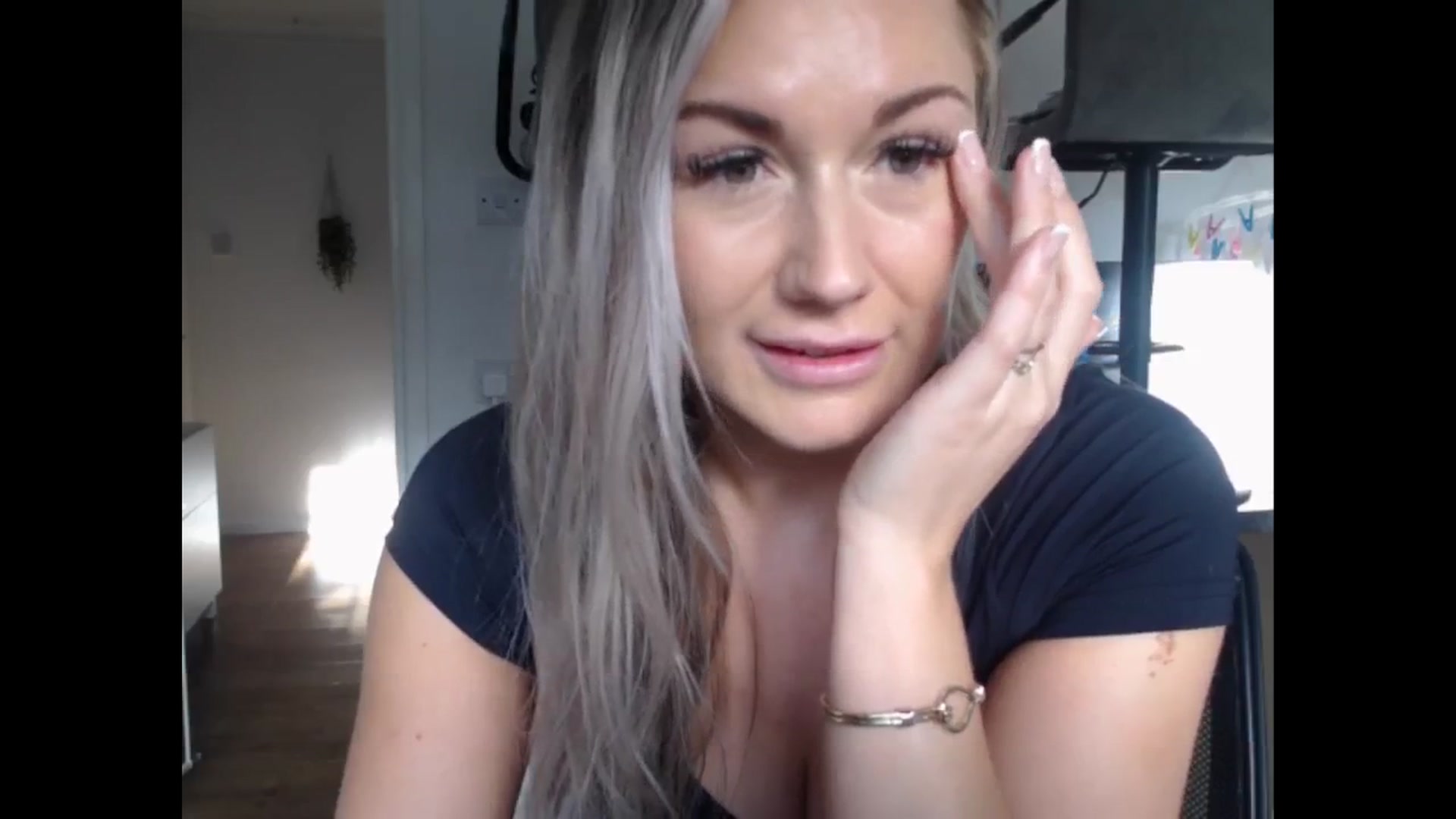 Gallery image thumbnail from LovelyLucy25's myfreecams stream on, 10/10/2024, 09:09 image 2 of 20