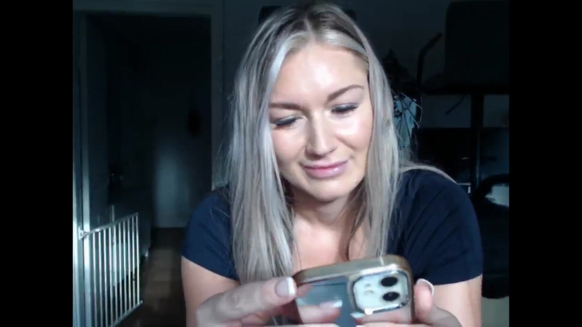 Gallery image thumbnail from LovelyLucy25's myfreecams stream on, 10/10/2024, 09:09 image 13 of 20