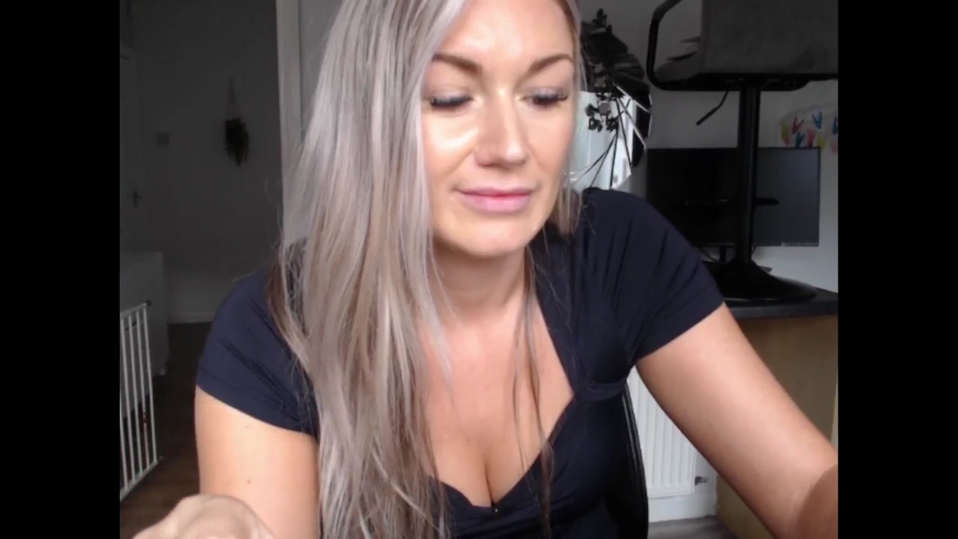 Gallery image thumbnail from LovelyLucy25's myfreecams stream on, 10/10/2024, 10:16 image 3 of 20