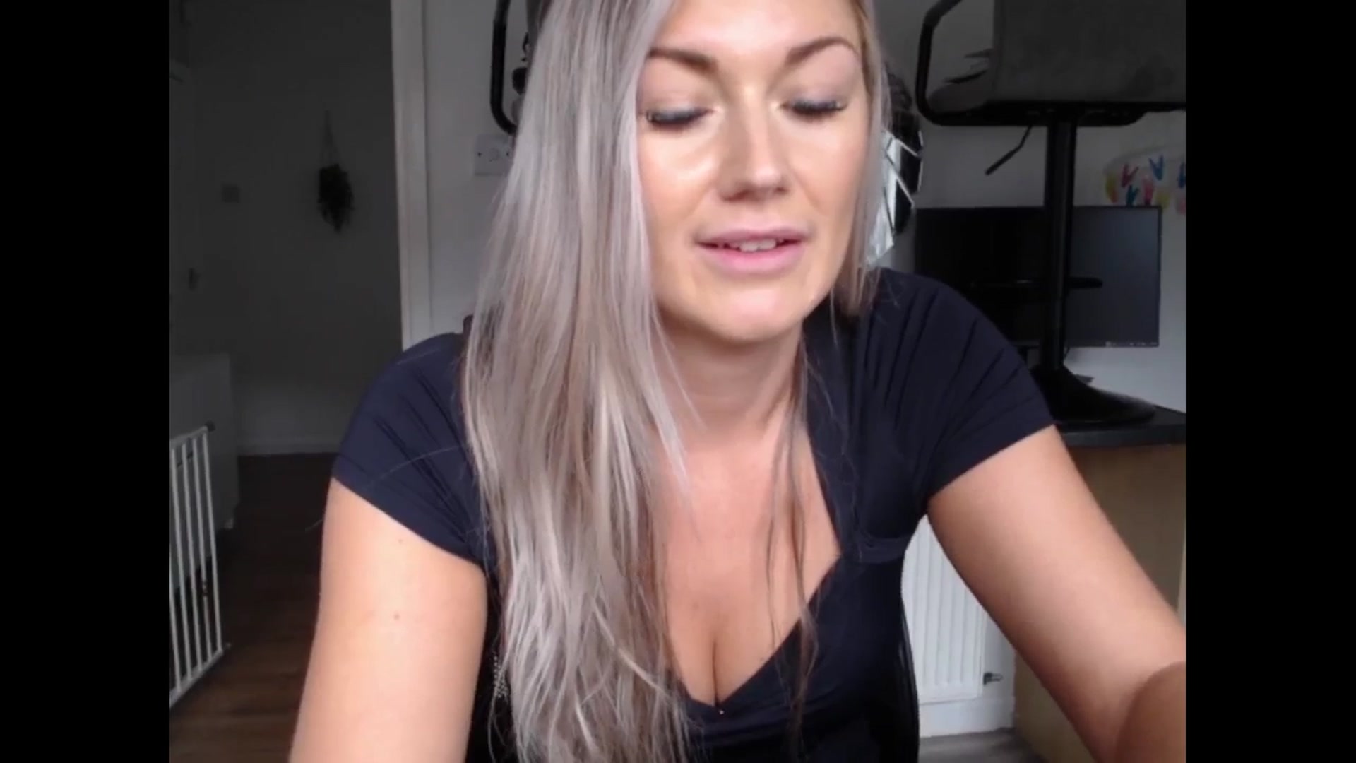 Gallery image thumbnail from LovelyLucy25's myfreecams stream on, 10/10/2024, 10:16 image 2 of 20