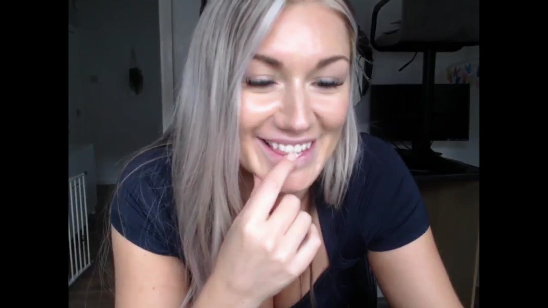 Gallery image thumbnail from LovelyLucy25's myfreecams stream on, 10/10/2024, 10:16 image 14 of 20