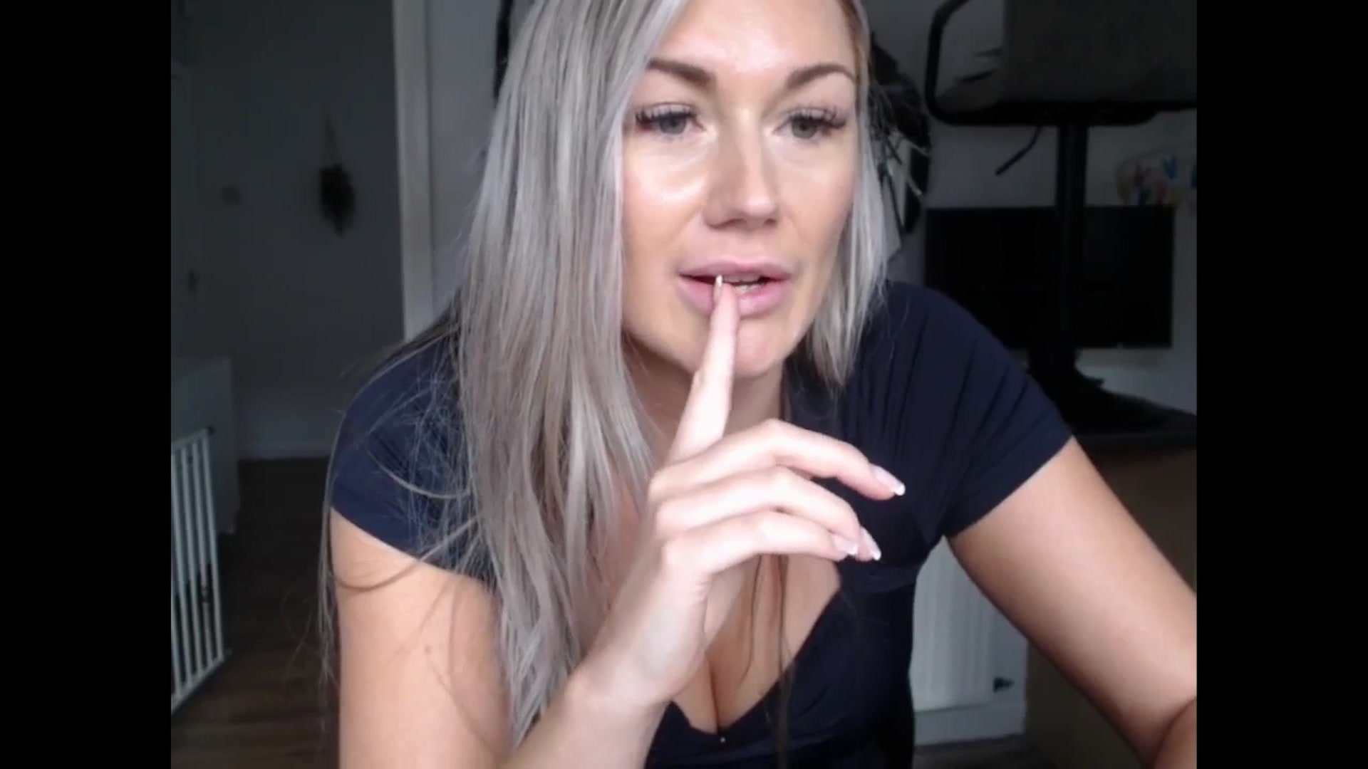 Gallery image thumbnail from LovelyLucy25's myfreecams stream on, 10/10/2024, 10:16 image 10 of 20