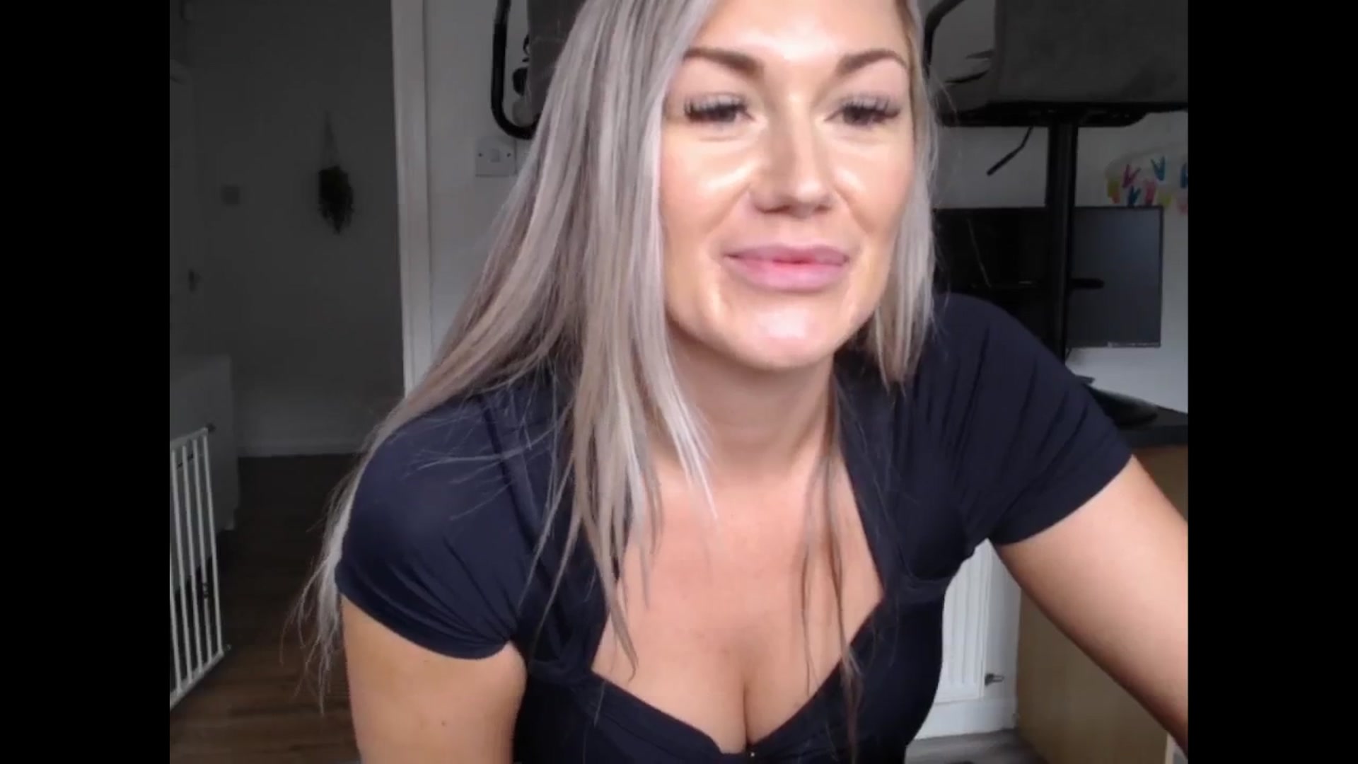 Gallery image thumbnail from LovelyLucy25's myfreecams stream on, 10/10/2024, 10:16 image 5 of 20
