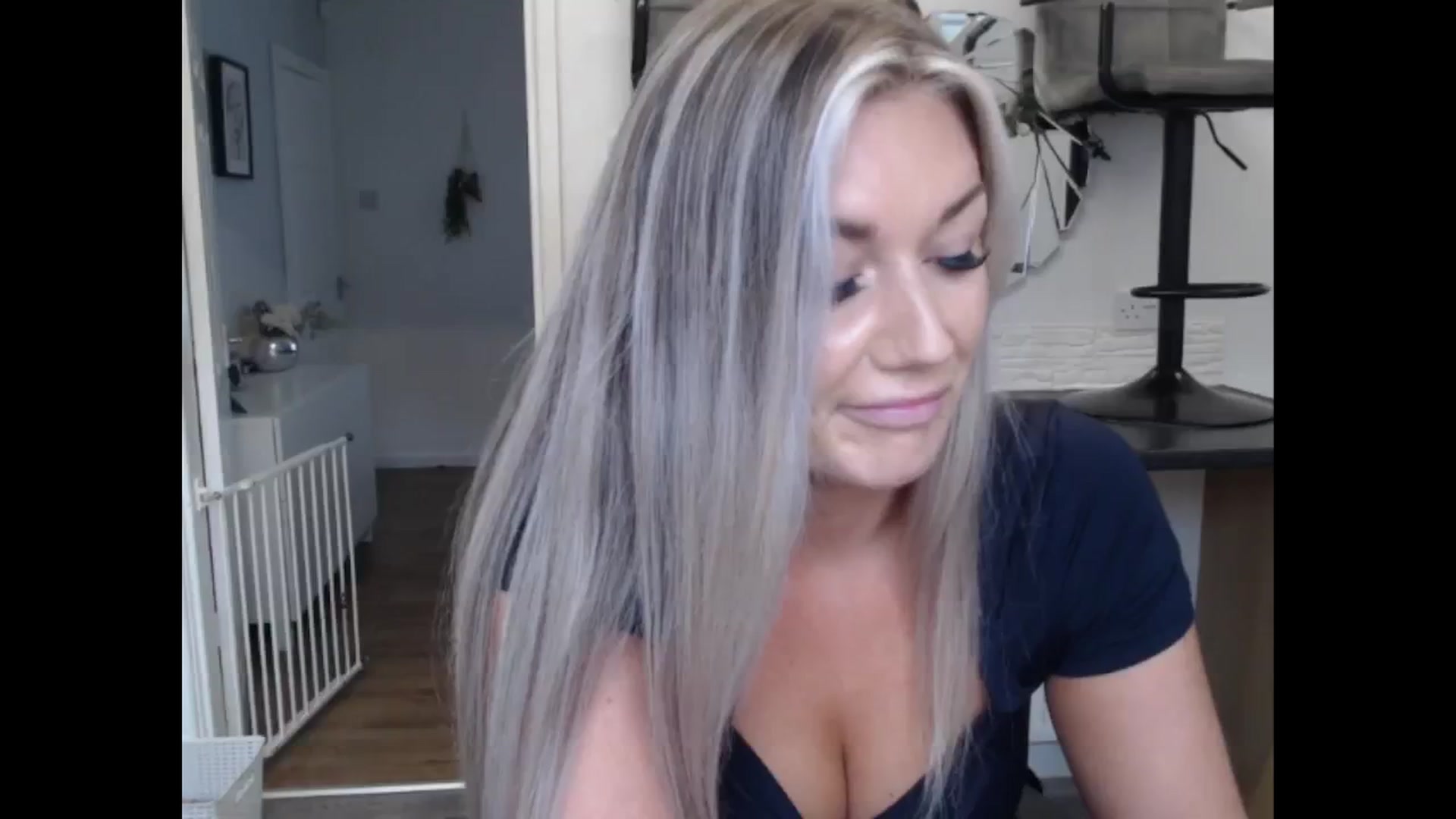 Gallery image thumbnail from LovelyLucy25's myfreecams stream on, 11/01/2024, 12:18 image 16 of 20