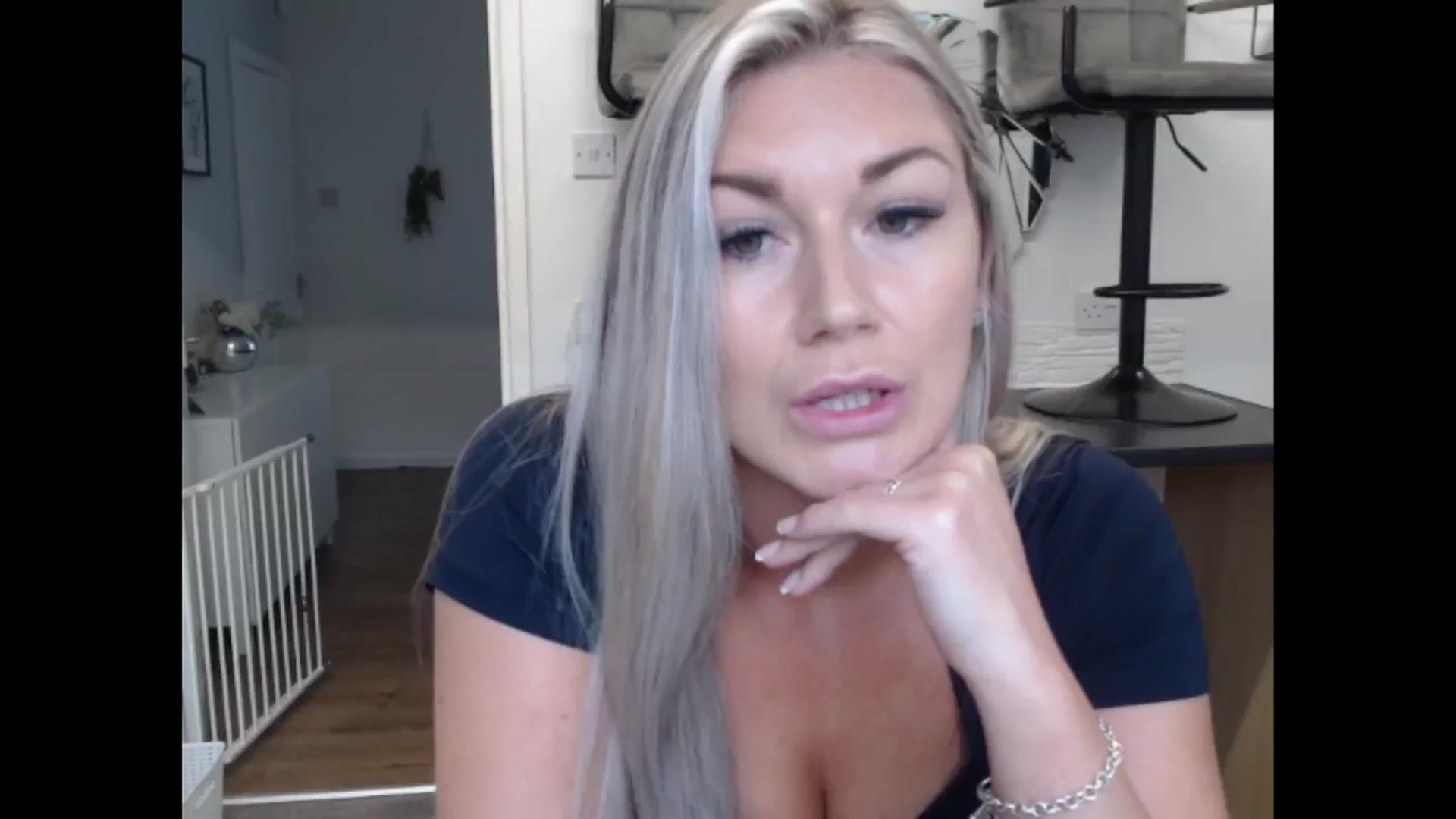 Gallery image thumbnail from LovelyLucy25's myfreecams stream on, 11/01/2024, 12:18 image 2 of 20