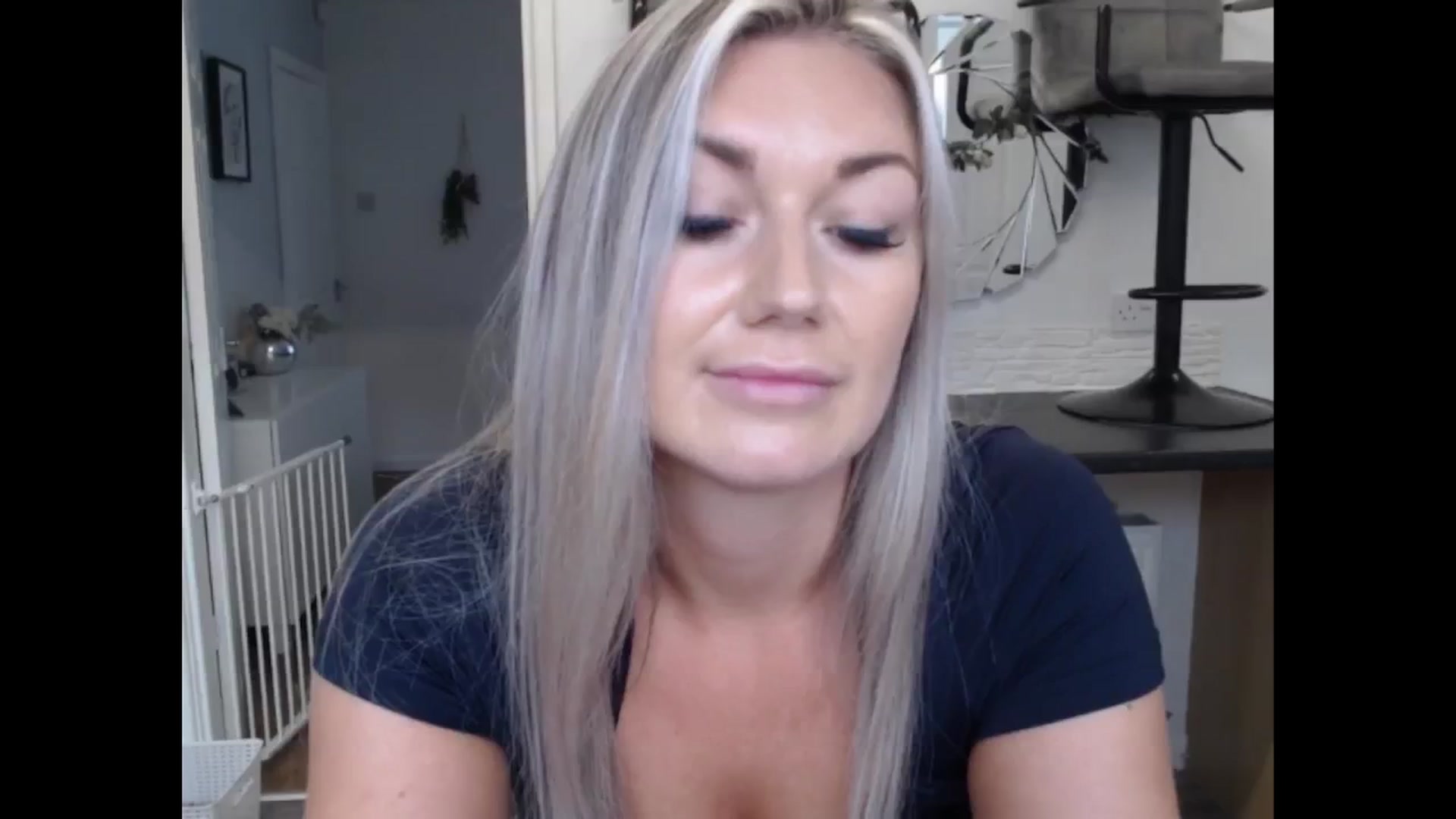 Gallery image thumbnail from LovelyLucy25's myfreecams stream on, 11/01/2024, 12:18 image 17 of 20