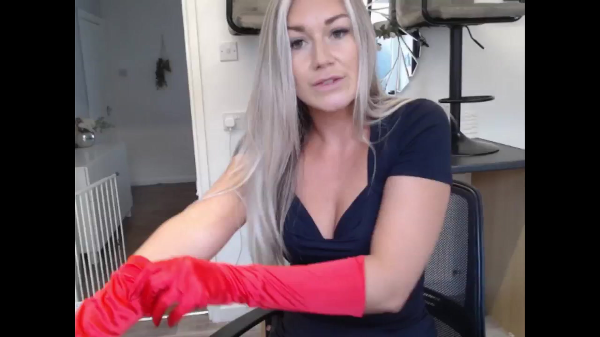 Gallery image thumbnail from LovelyLucy25's myfreecams stream on, 11/01/2024, 13:20 image 10 of 20