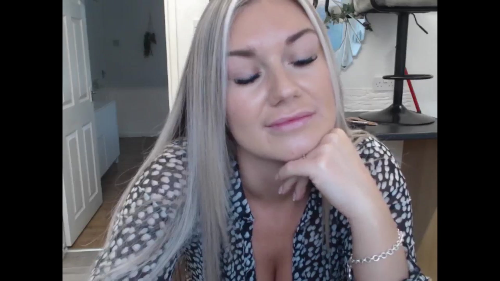 Gallery image thumbnail from LovelyLucy25's myfreecams stream on, 11/08/2024, 09:53 image 16 of 20