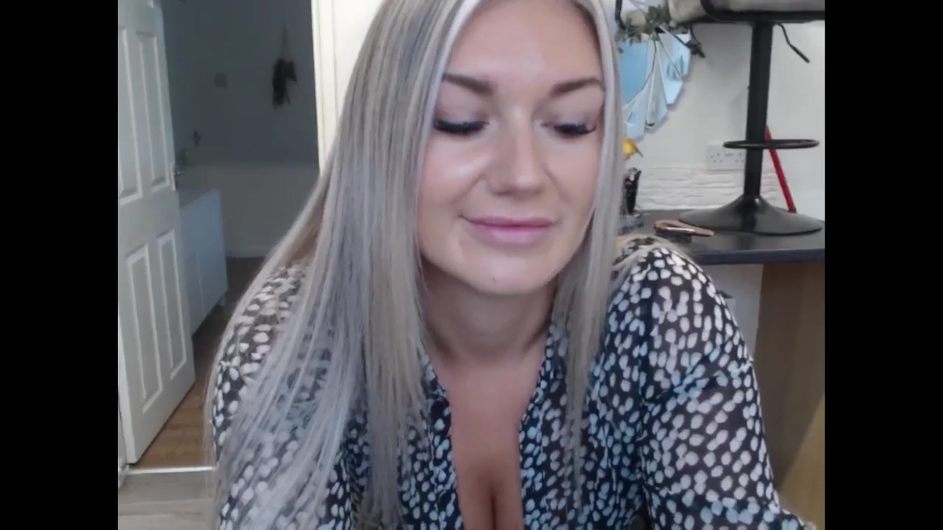 Gallery image thumbnail from LovelyLucy25's myfreecams stream on, 11/08/2024, 09:53 image 17 of 20