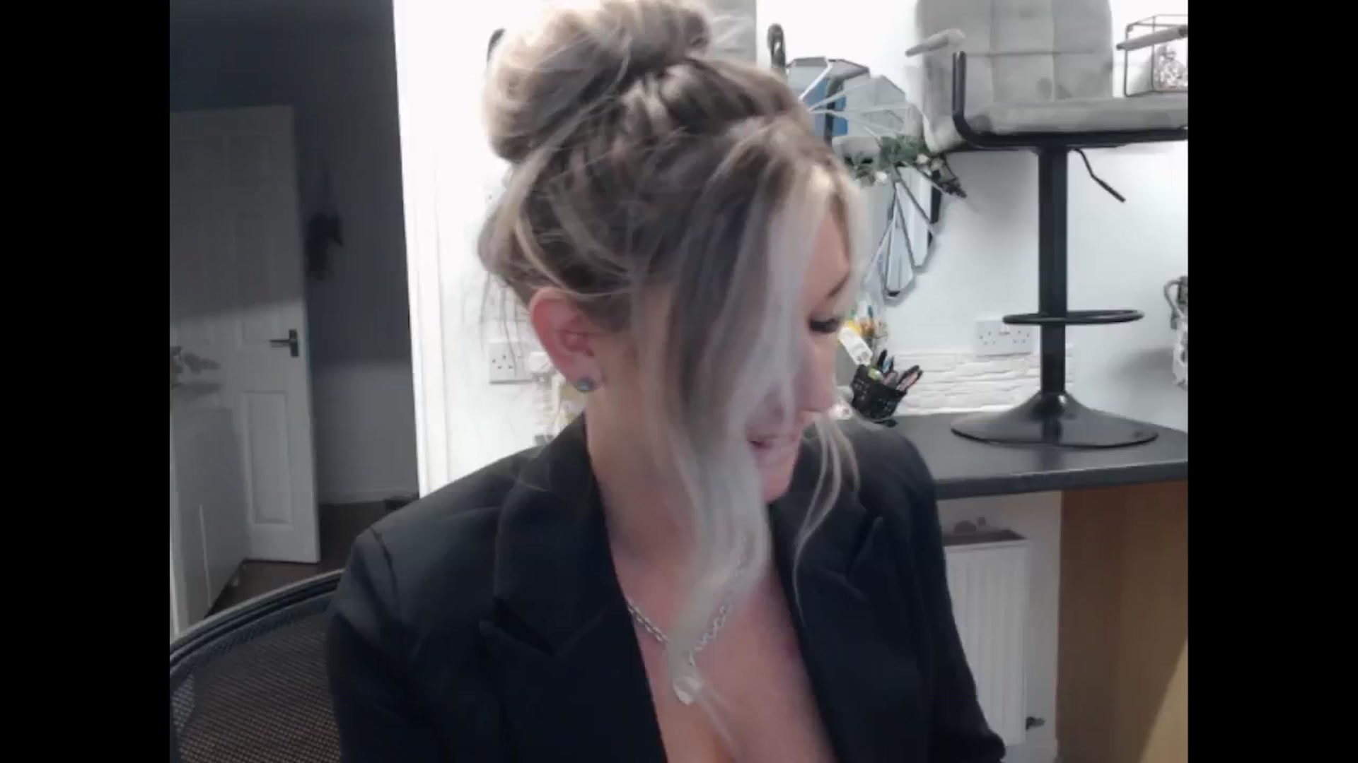 Gallery image thumbnail from LovelyLucy25's myfreecams stream on, 11/12/2024, 16:13 image 16 of 20