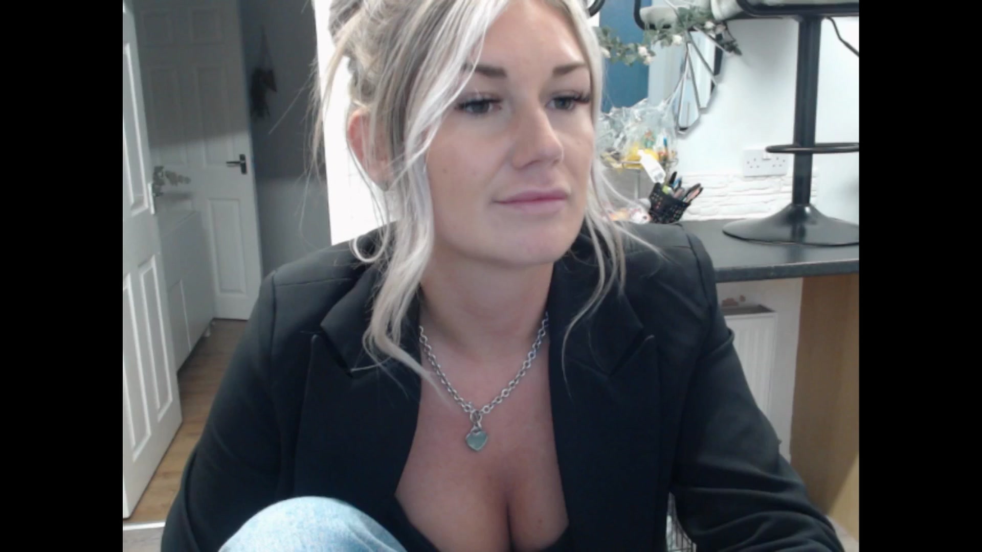 Gallery image thumbnail from LovelyLucy25's myfreecams stream on, 11/12/2024, 16:13 image 19 of 20