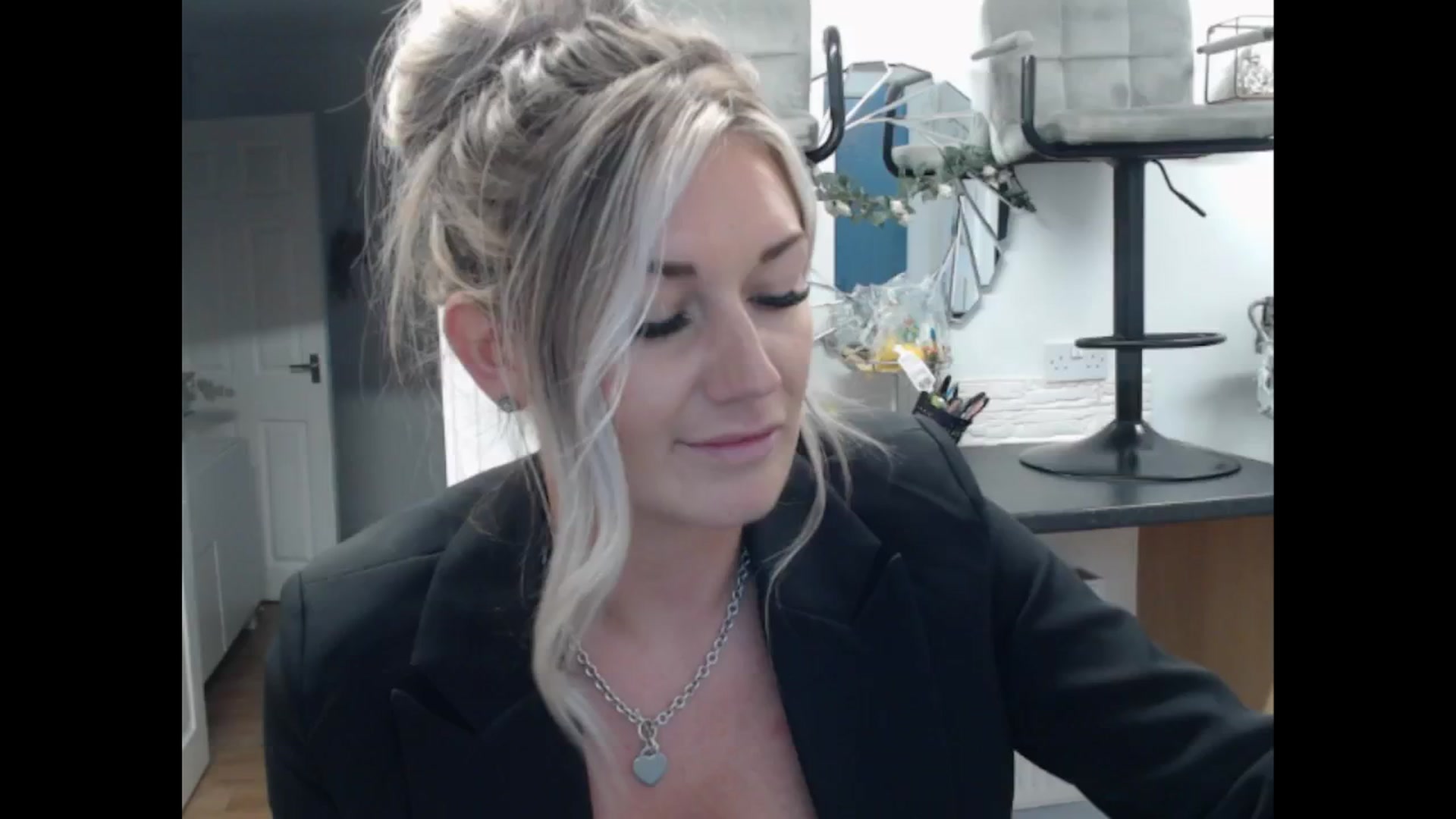 Gallery image thumbnail from LovelyLucy25's myfreecams stream on, 11/12/2024, 16:13 image 17 of 20