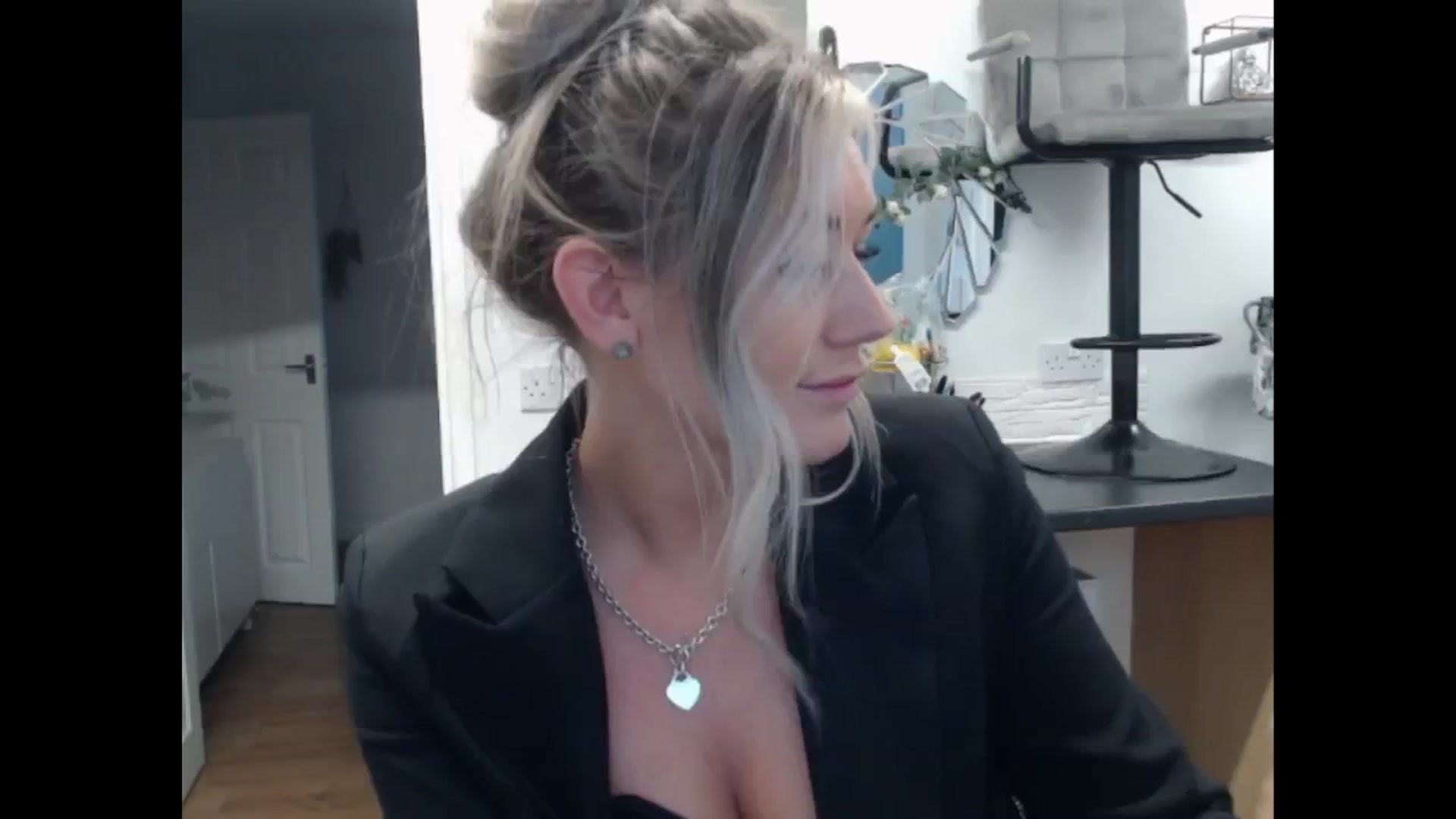 Gallery image thumbnail from LovelyLucy25's myfreecams stream on, 11/12/2024, 16:13 image 2 of 20