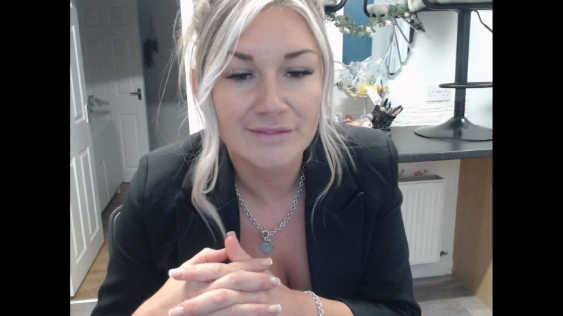Gallery image thumbnail from LovelyLucy25's myfreecams stream on, 11/12/2024, 16:13 image 20 of 20