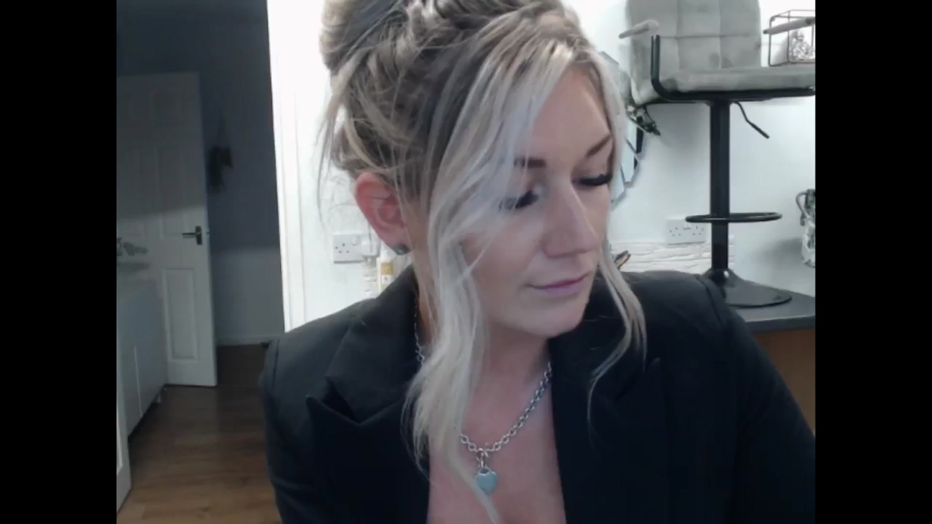 Gallery image thumbnail from LovelyLucy25's myfreecams stream on, 11/12/2024, 16:13 image 1 of 20