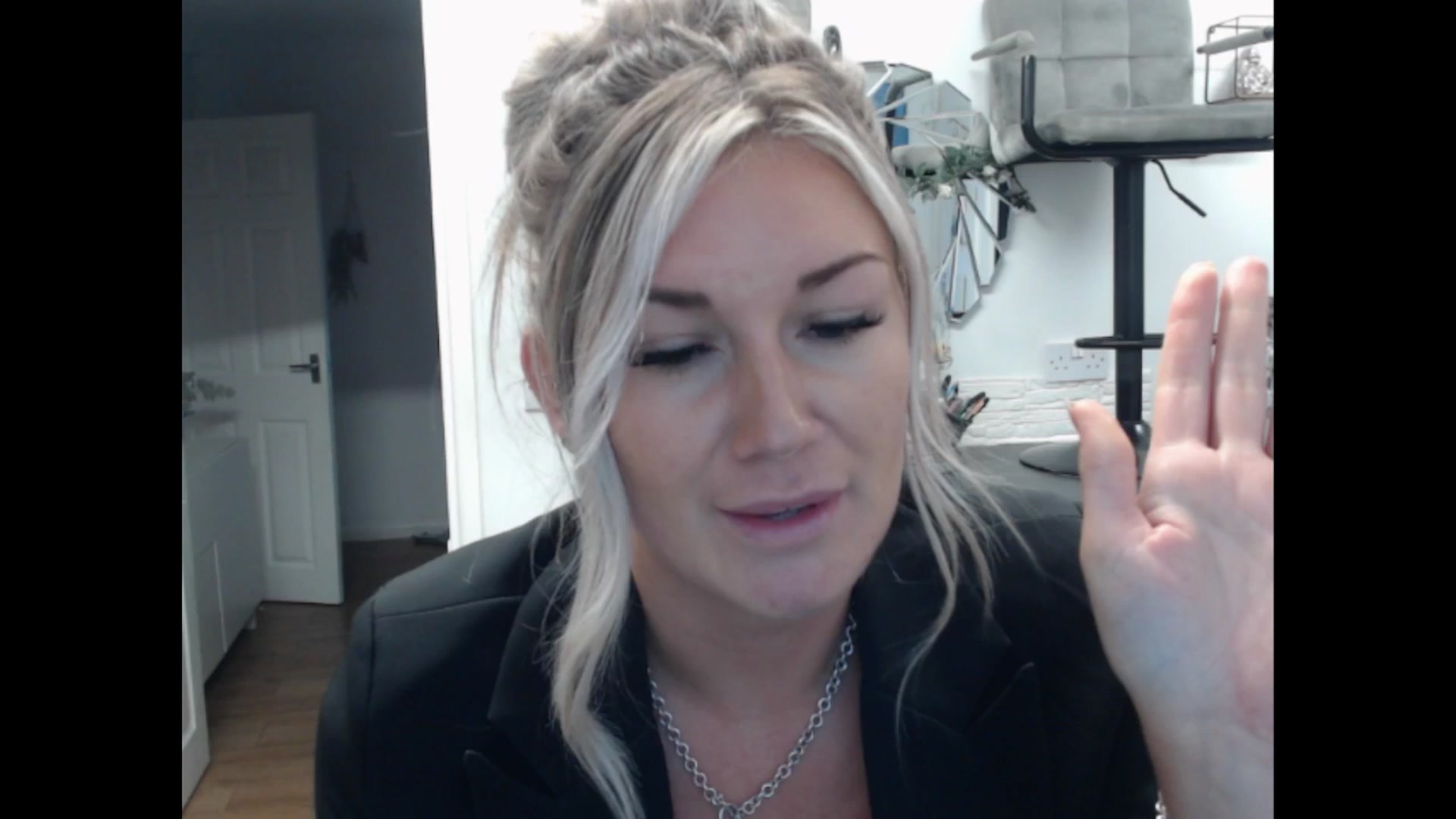 Gallery image thumbnail from LovelyLucy25's myfreecams stream on, 11/12/2024, 16:13 image 18 of 20