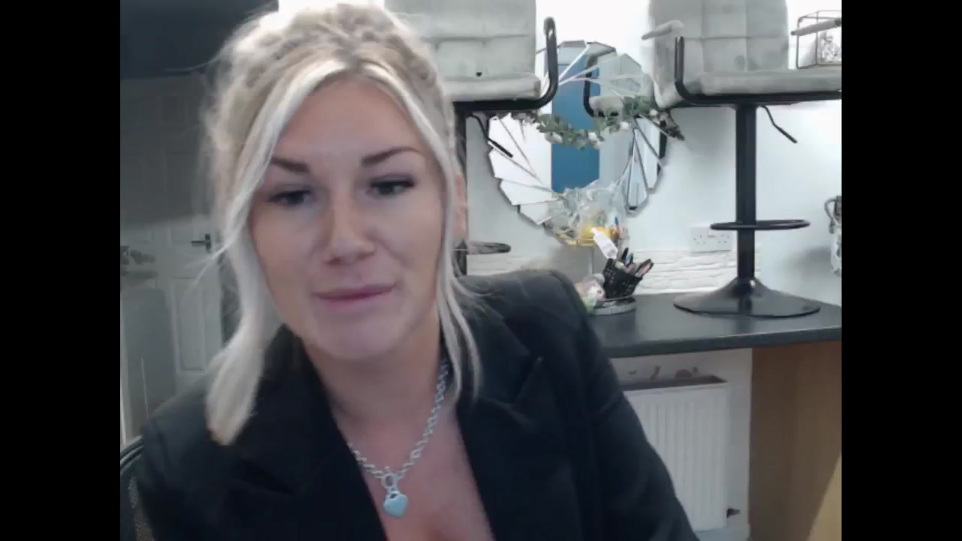 Gallery image thumbnail from LovelyLucy25's myfreecams stream on, 11/12/2024, 16:13 image 14 of 20
