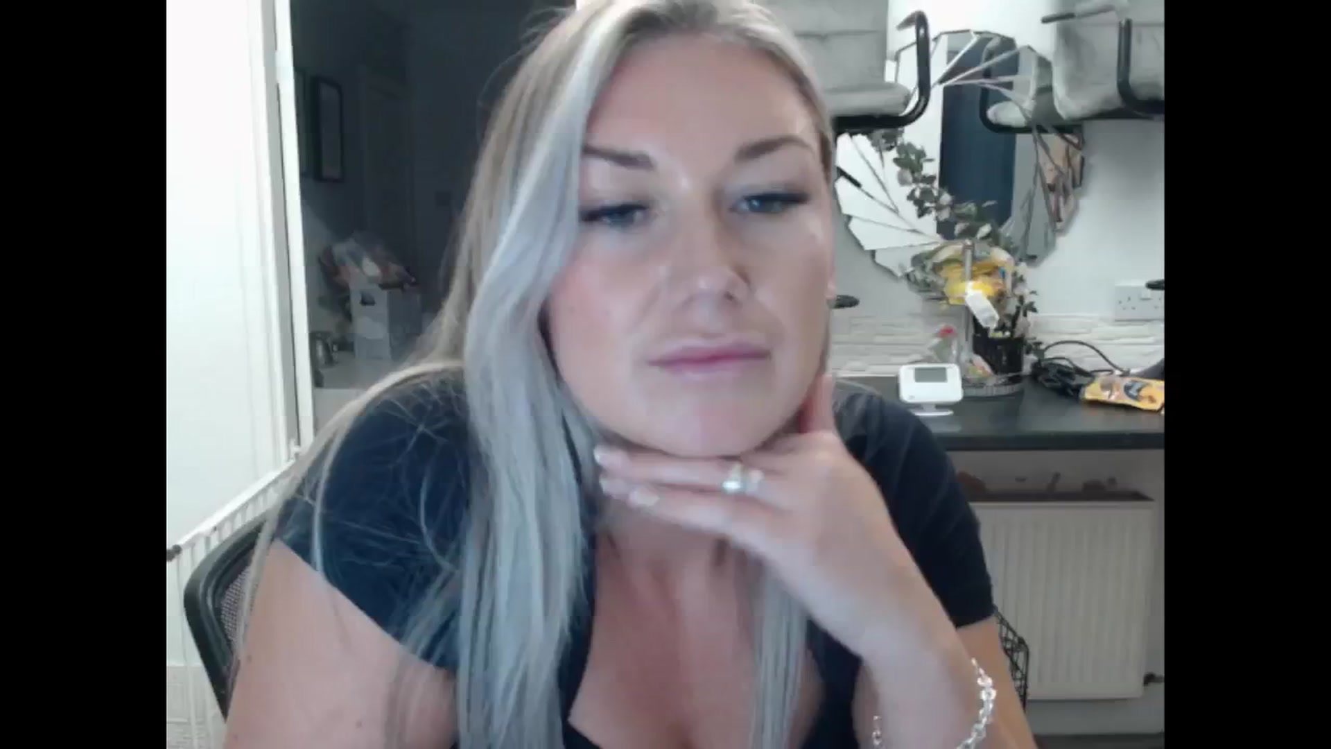 Gallery image thumbnail from LovelyLucy25's myfreecams stream on, 11/14/2024, 16:27 image 19 of 20