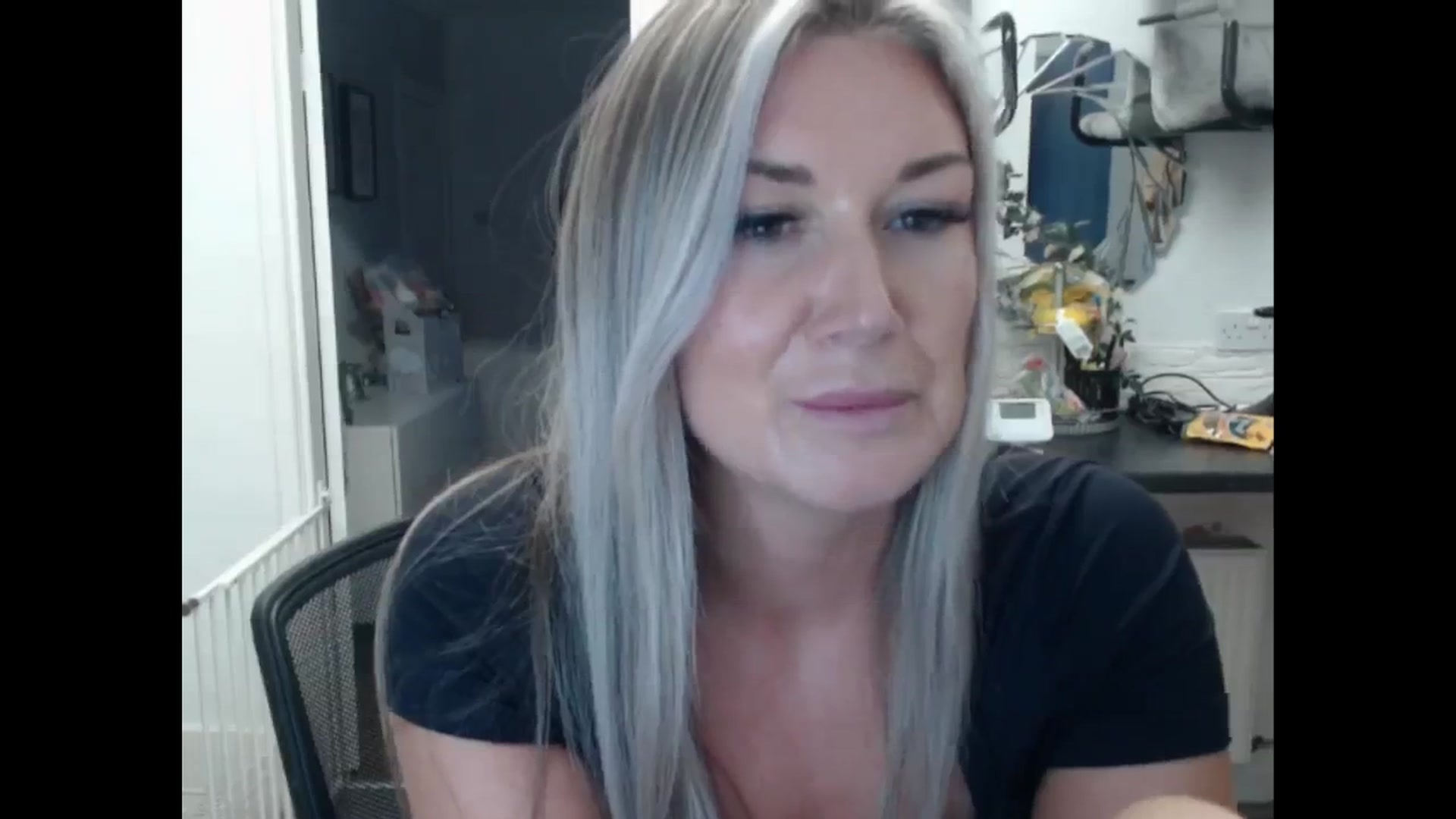 Gallery image thumbnail from LovelyLucy25's myfreecams stream on, 11/14/2024, 16:27 image 13 of 20